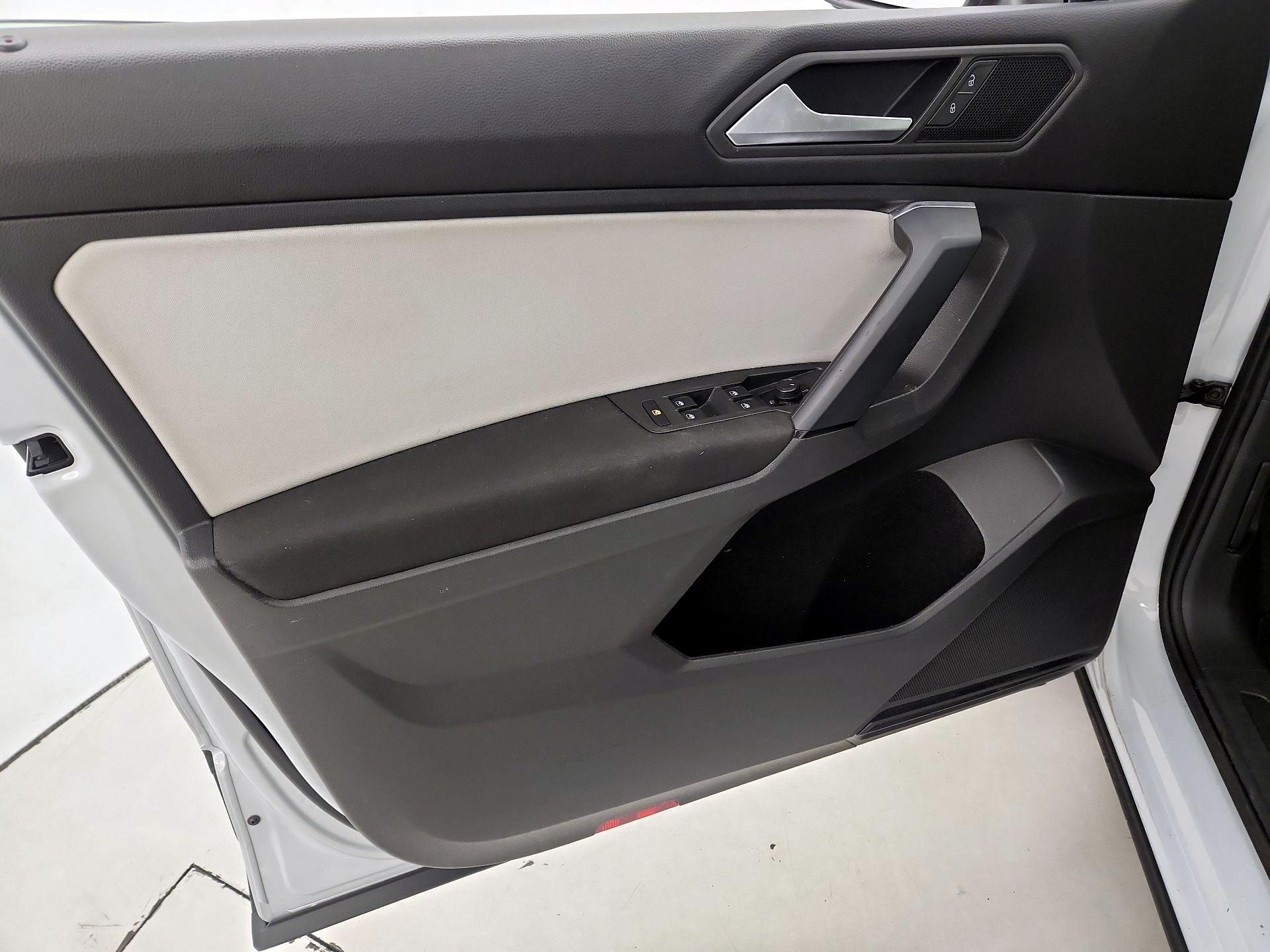 Thumbnail: 2019 Volkswagen Tiguan - 12
