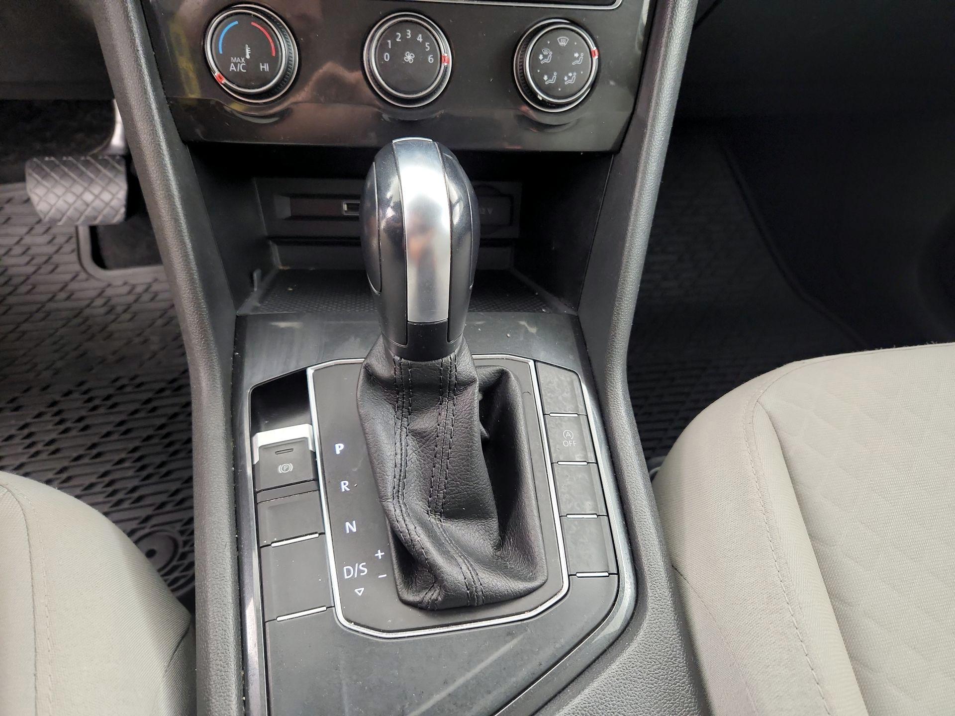 Thumbnail: 2019 Volkswagen Tiguan - 17
