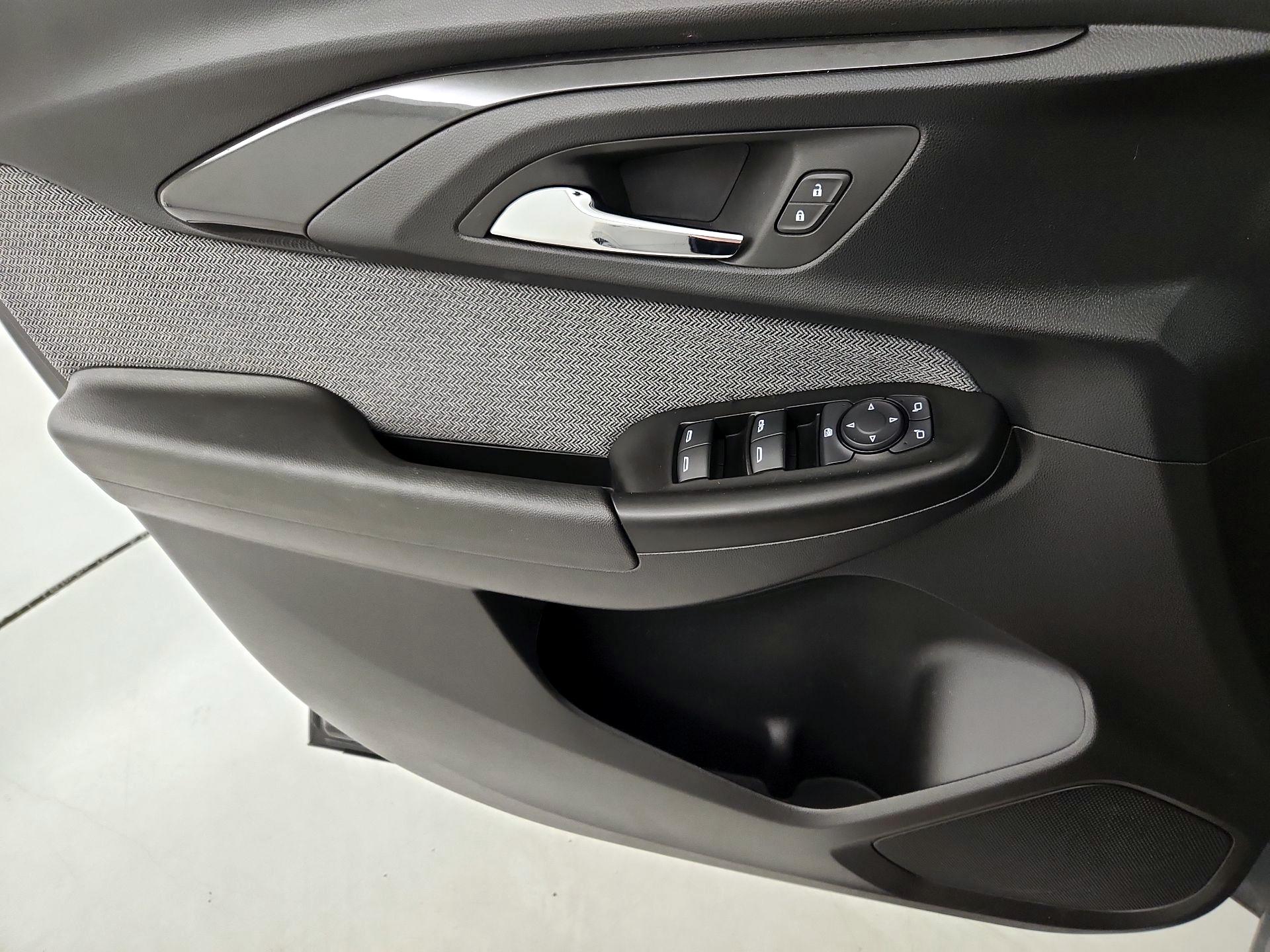 Thumbnail: 2023 Chevrolet TrailBlazer - 12