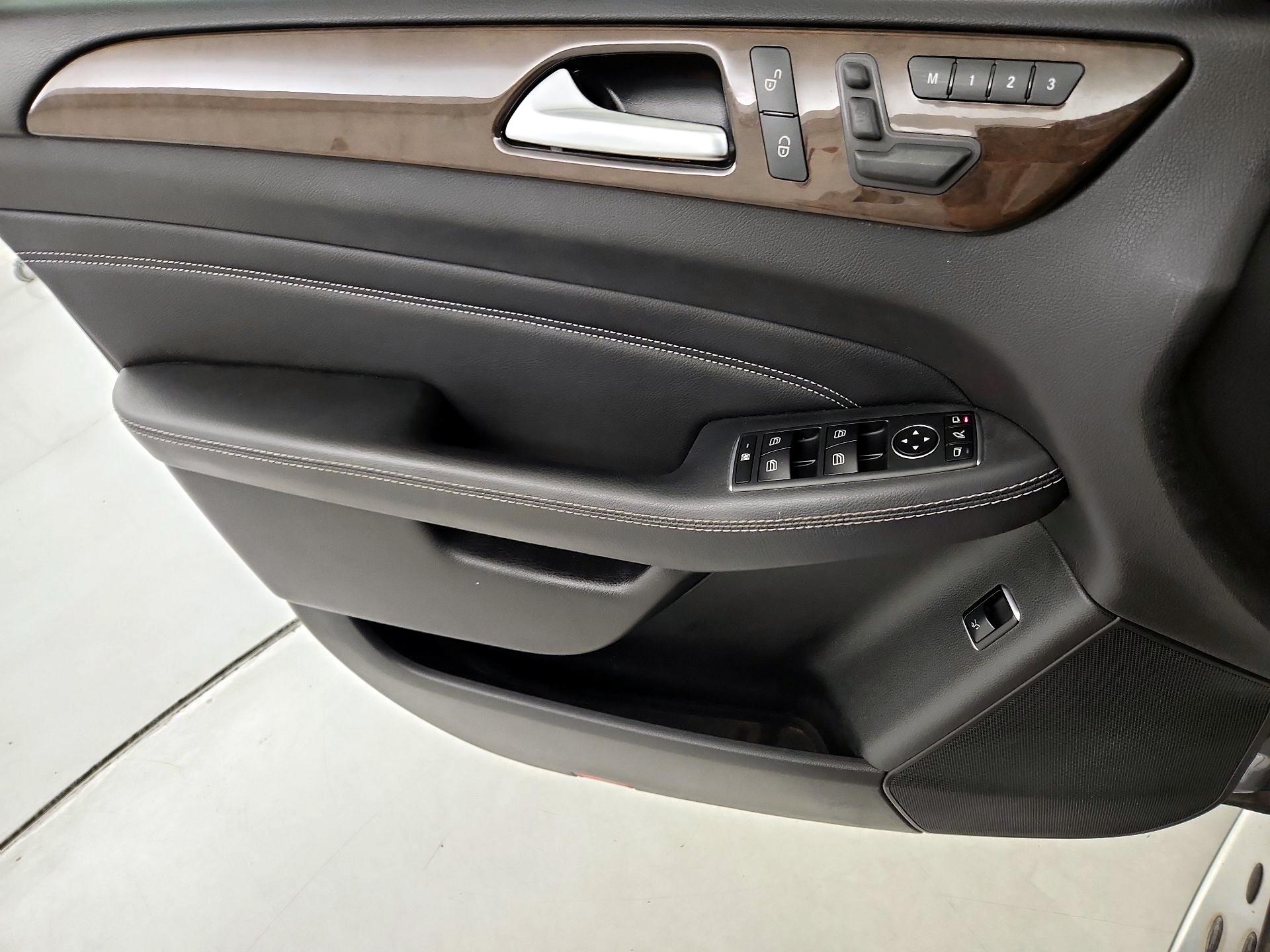 Thumbnail: 2015 Mercedes-Benz M-Class - 12
