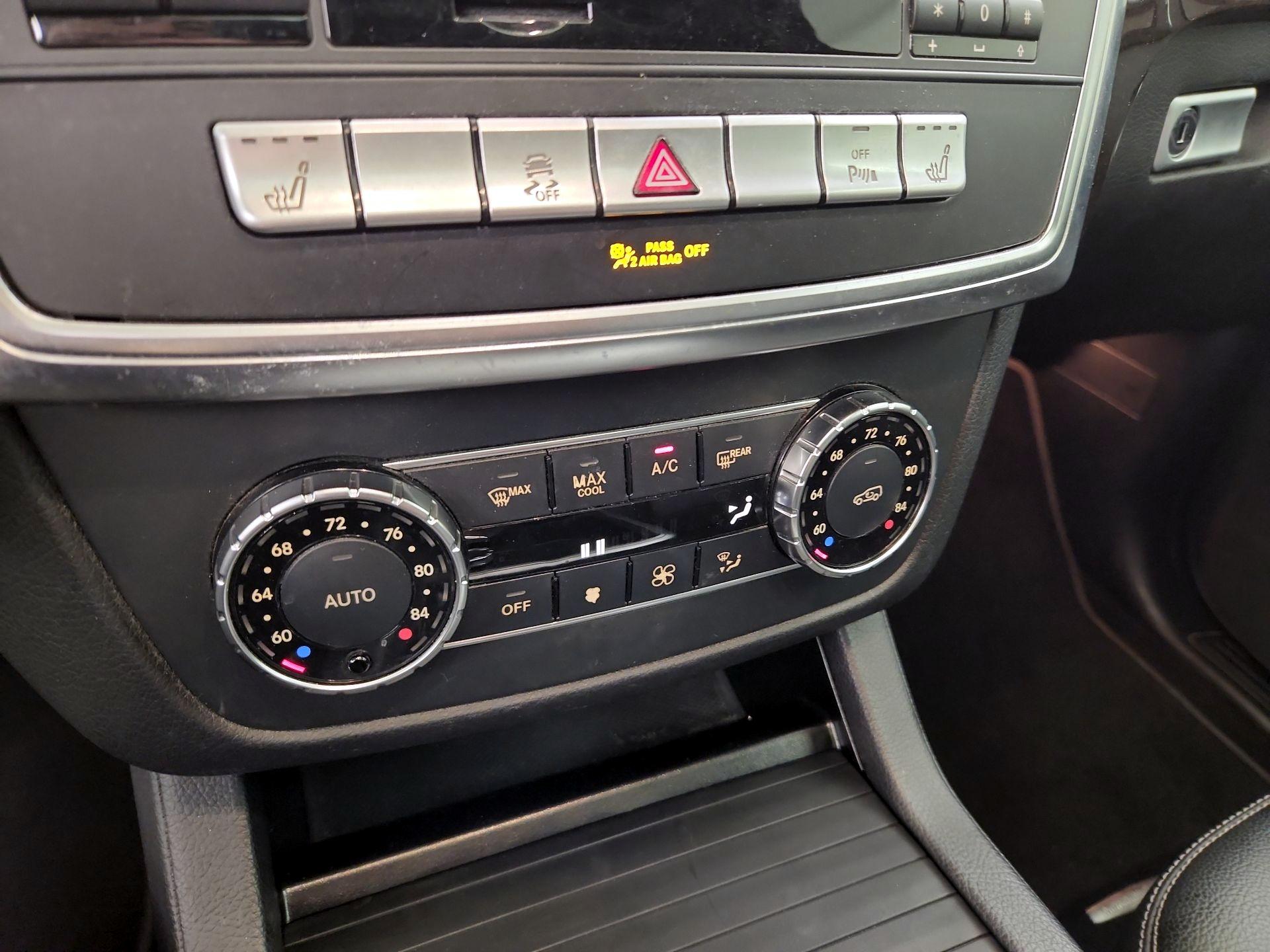 Thumbnail: 2015 Mercedes-Benz M-Class - 17