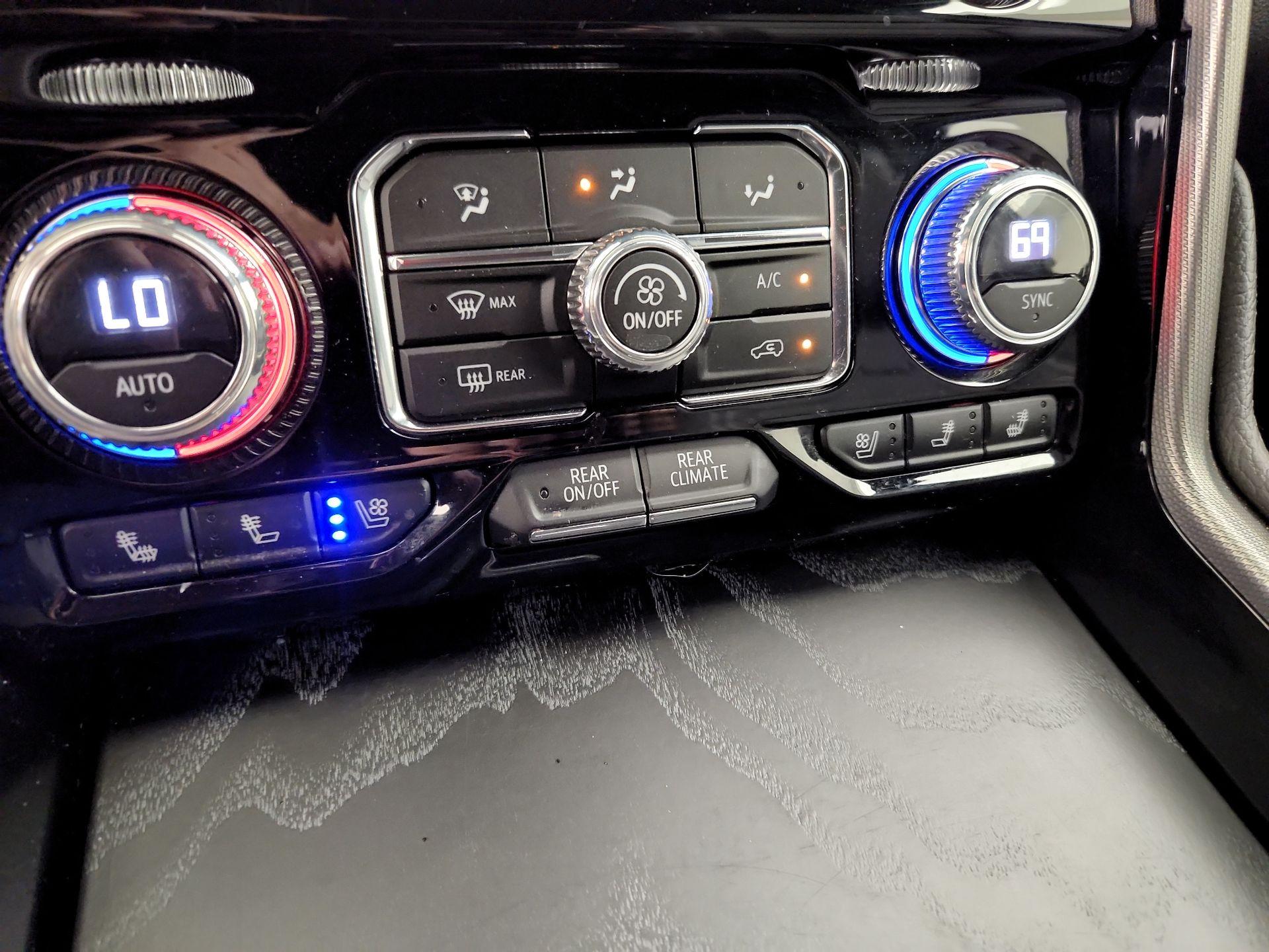 Thumbnail: 2023 GMC Yukon XL - 16