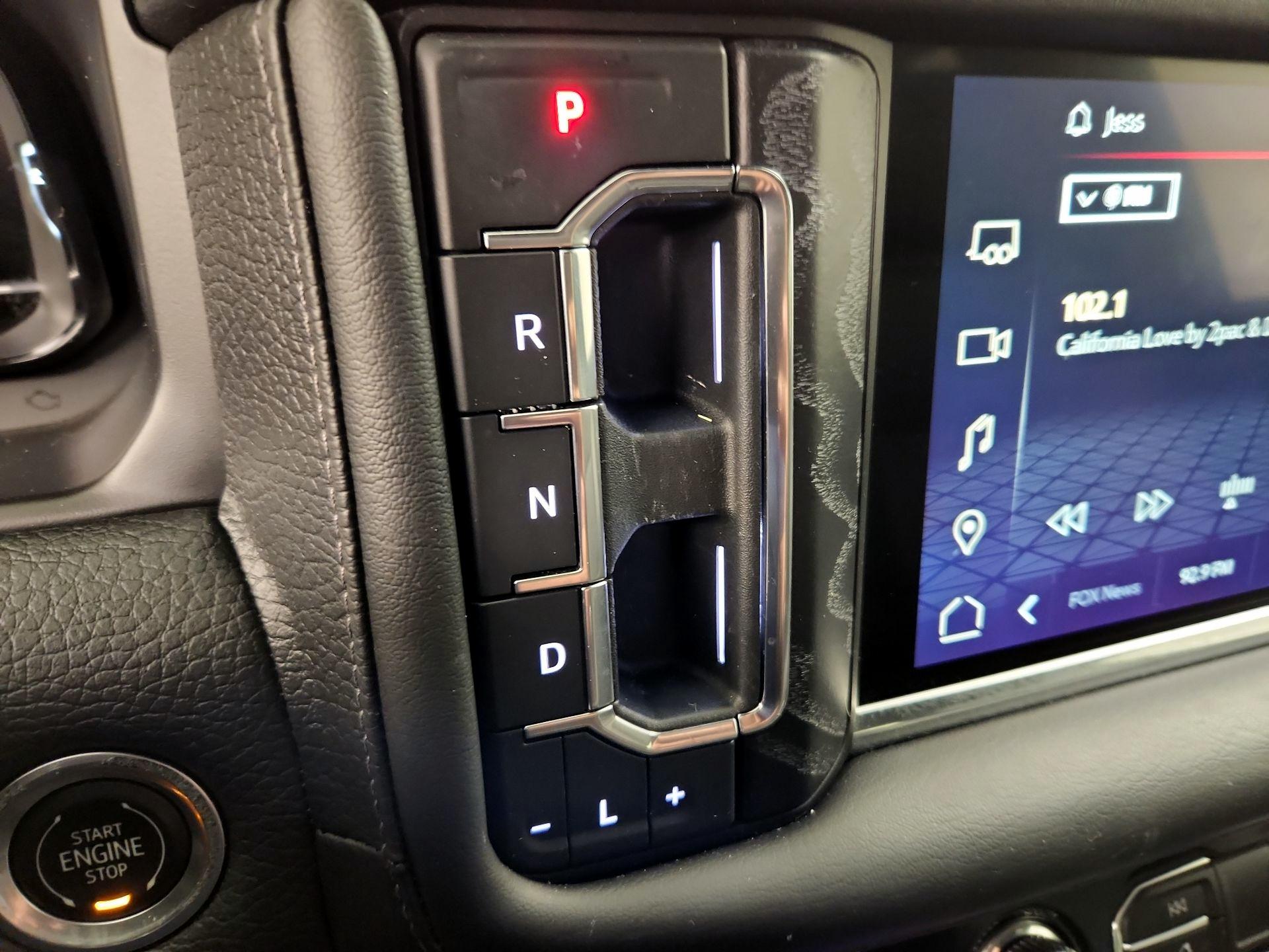 Thumbnail: 2023 GMC Yukon XL - 17