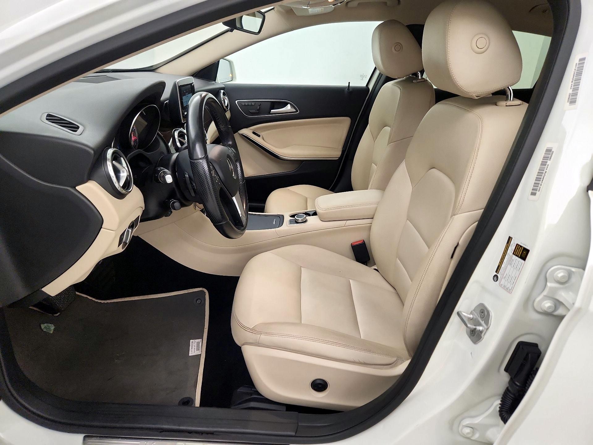 Thumbnail: 2015 Mercedes-Benz GLA - 11
