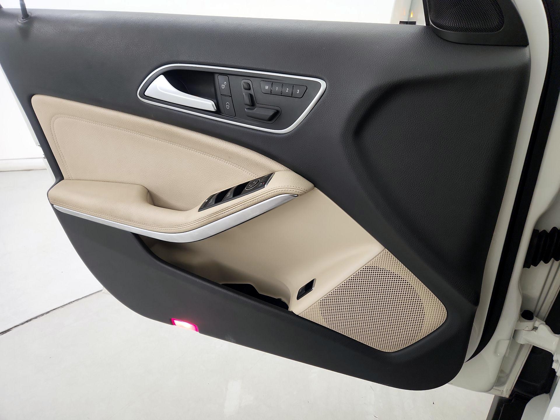 Thumbnail: 2015 Mercedes-Benz GLA - 12