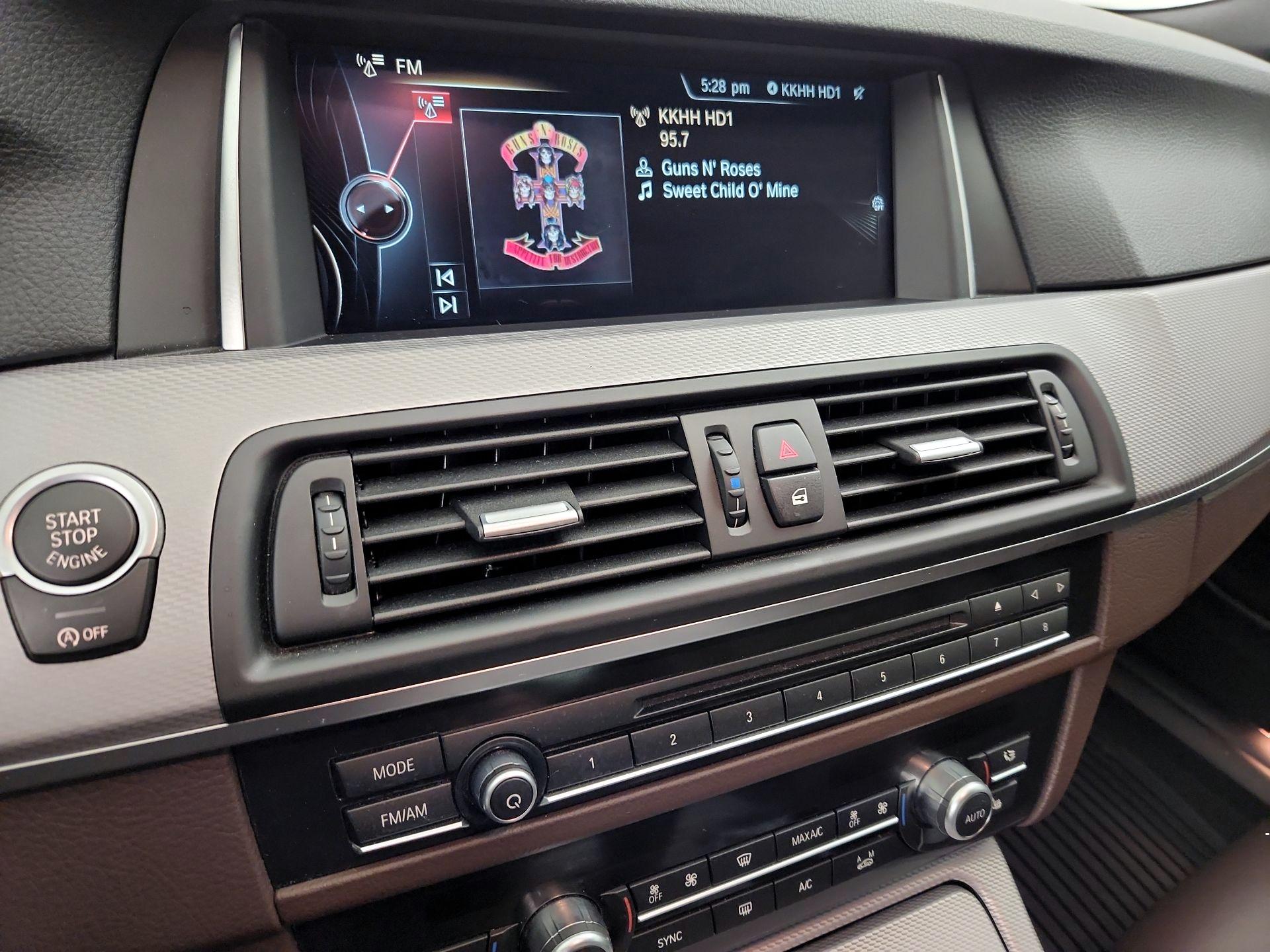 Thumbnail: 2016 BMW 5 Series - 16