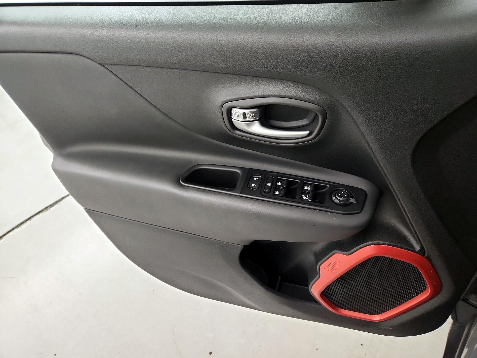 Thumbnail: 2020 Jeep Renegade - 12