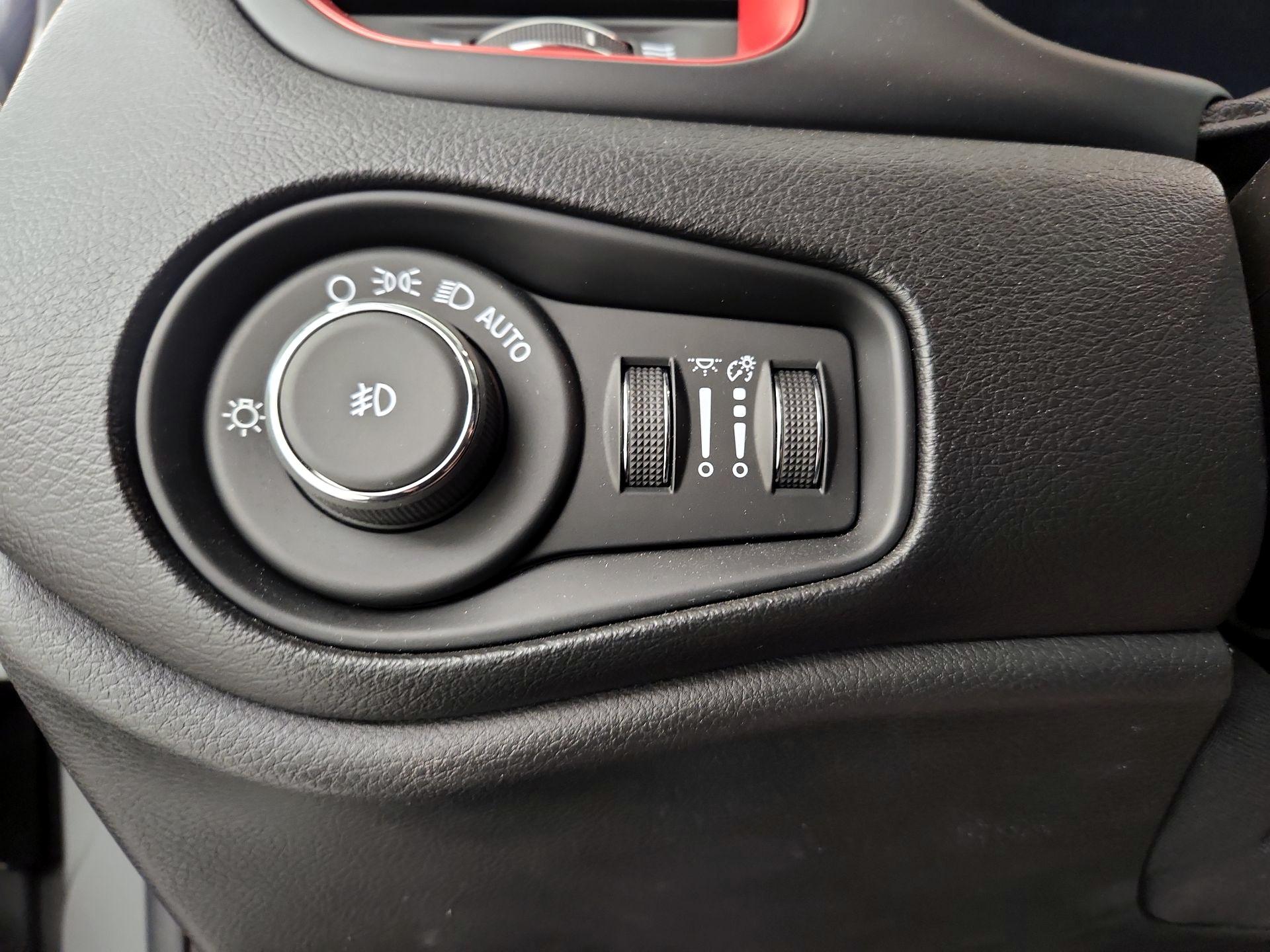 Thumbnail: 2020 Jeep Renegade - 13