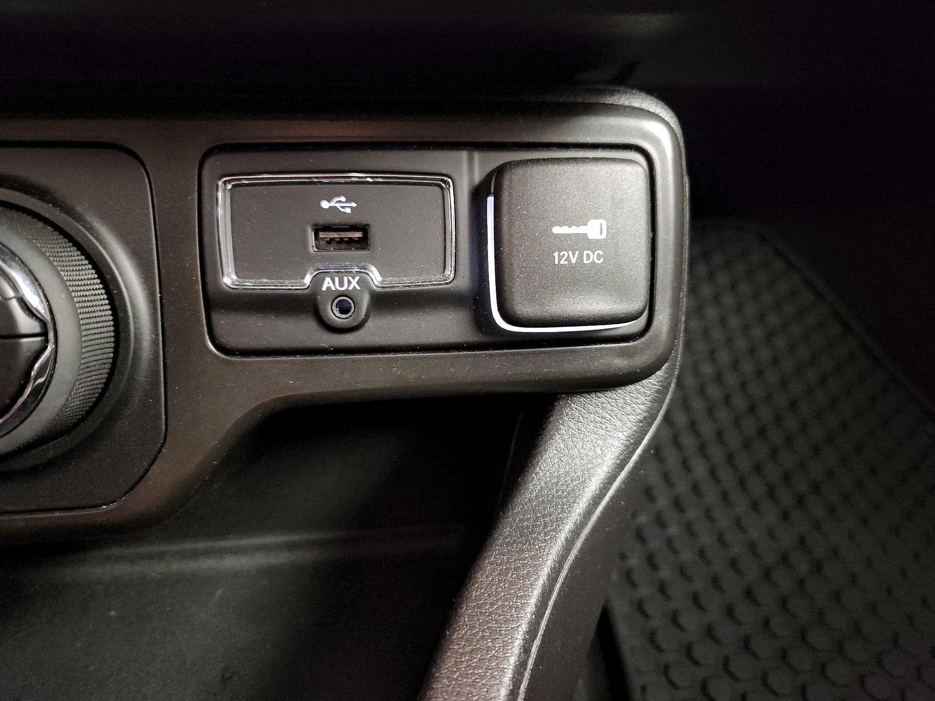 Thumbnail: 2020 Jeep Renegade - 18