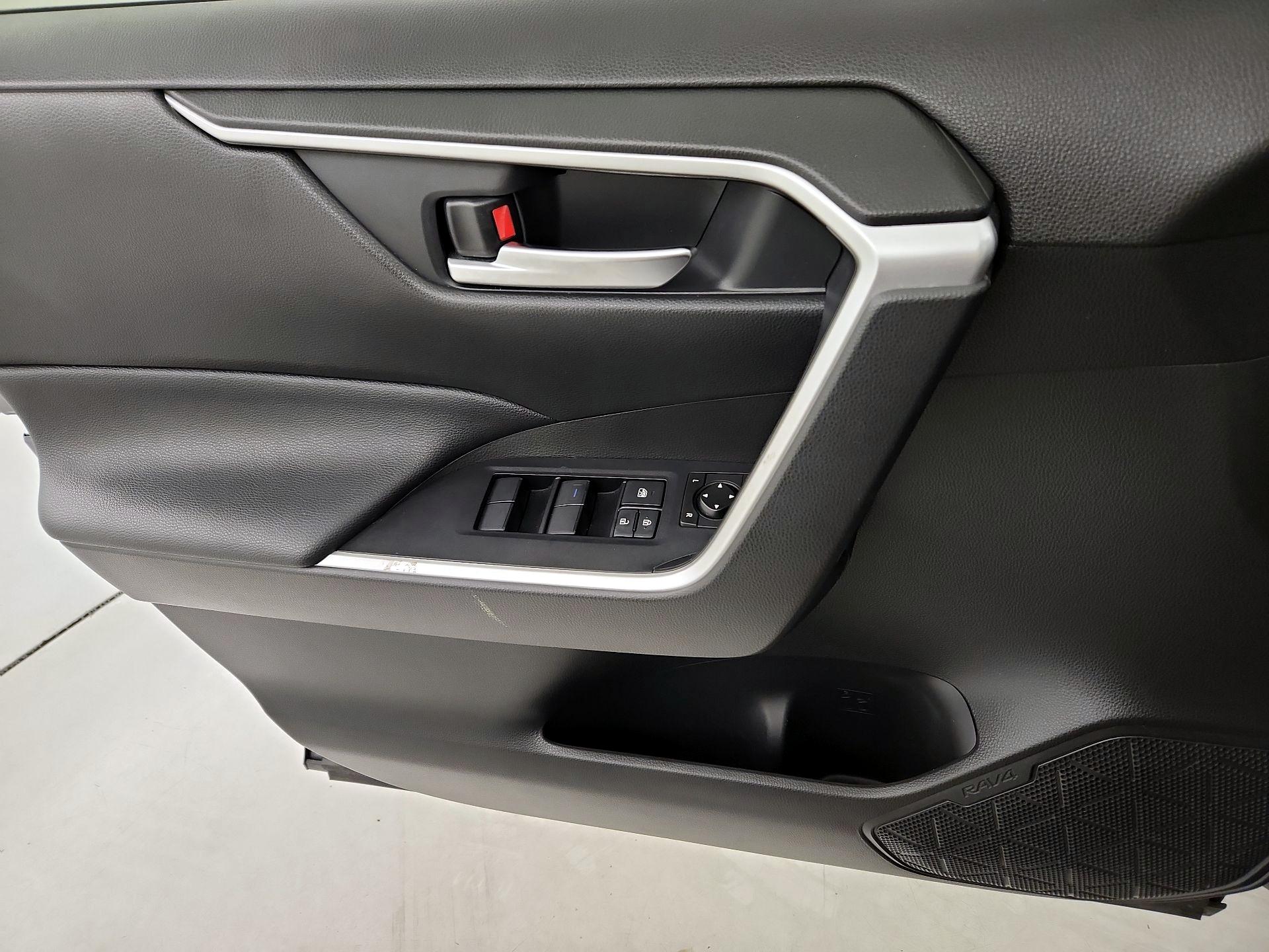 Thumbnail: 2020 Toyota RAV4 - 12