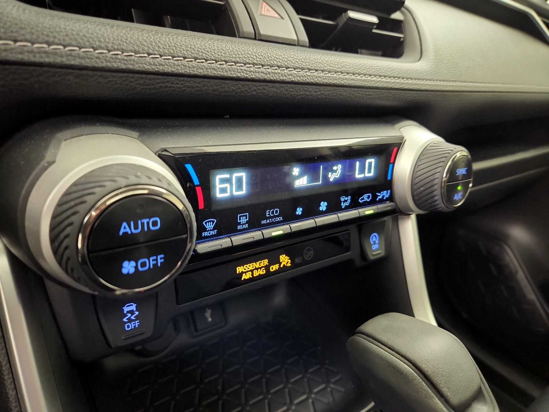 Thumbnail: 2020 Toyota RAV4 - 16