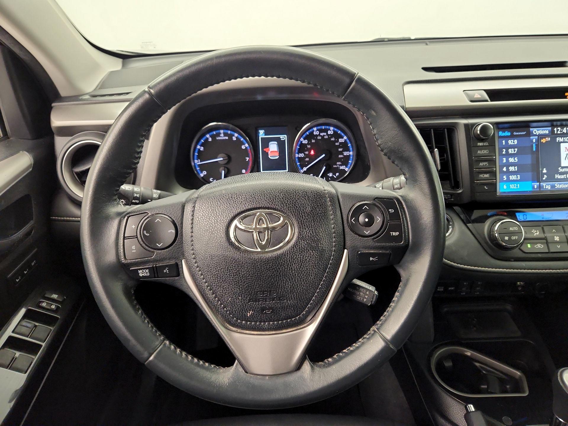 Thumbnail: 2016 Toyota RAV4 - 10
