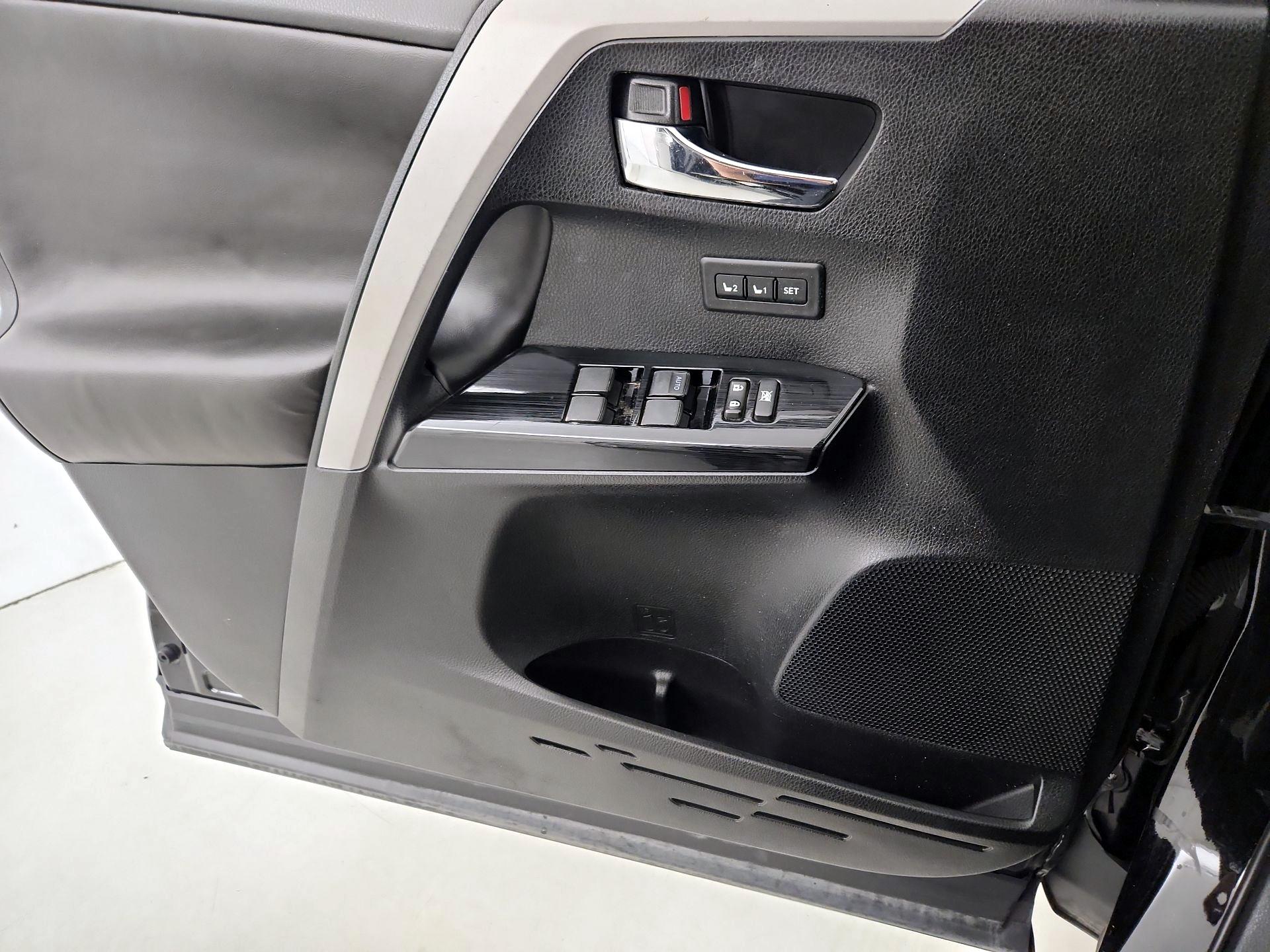 Thumbnail: 2016 Toyota RAV4 - 12