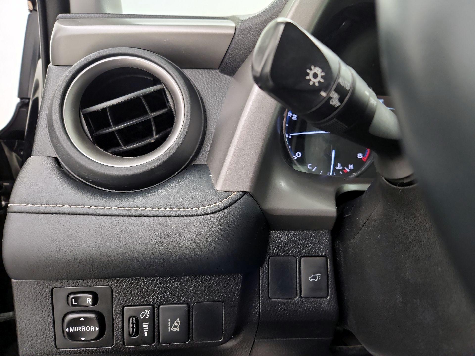 Thumbnail: 2016 Toyota RAV4 - 13
