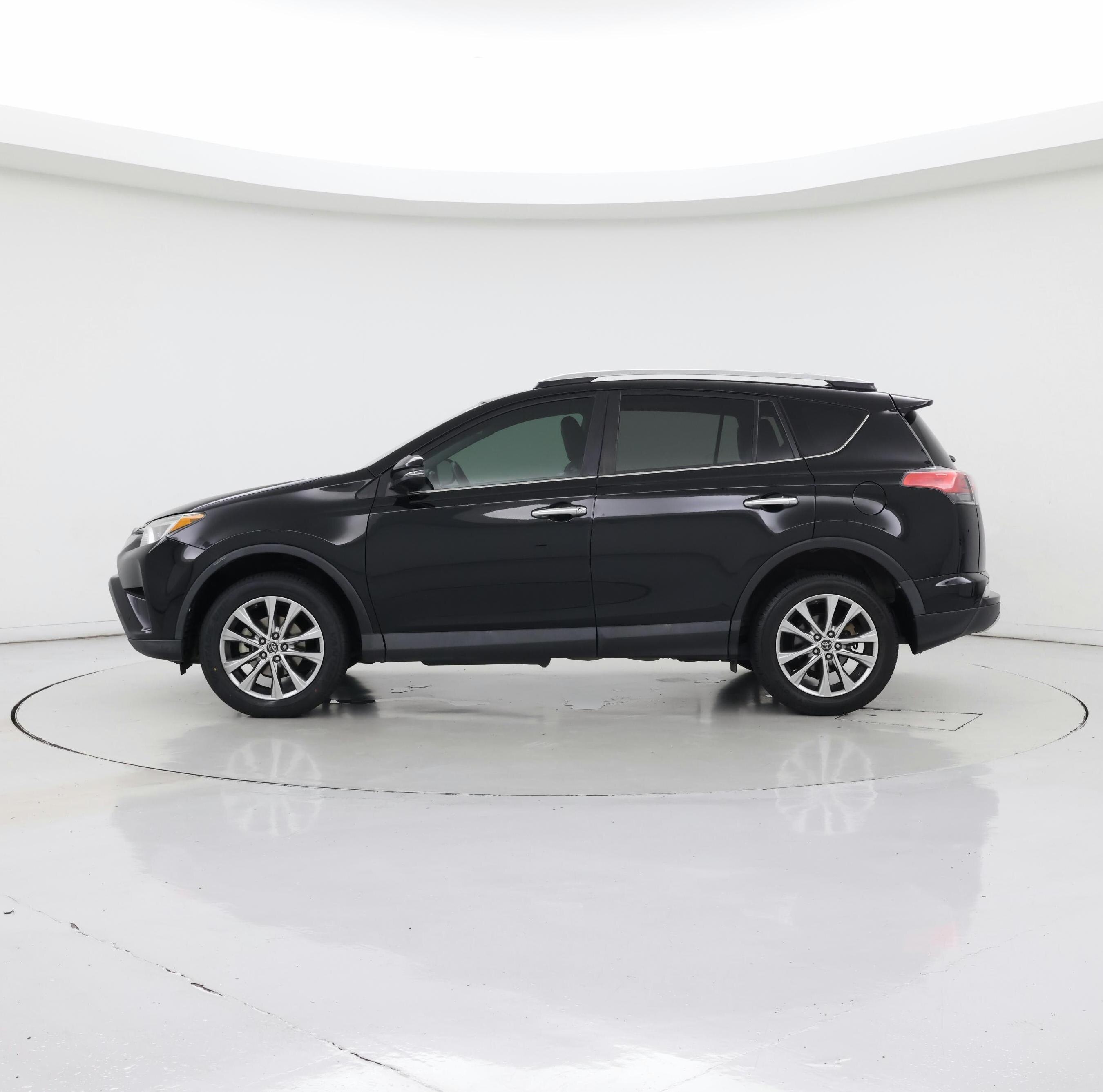 Thumbnail: 2016 Toyota RAV4 - 3