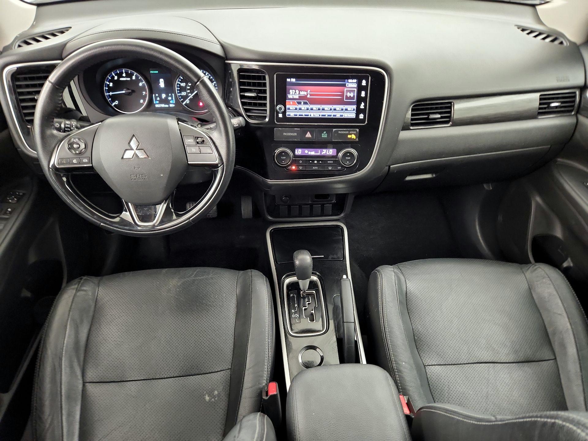 Thumbnail: 2017 Mitsubishi Outlander - 9