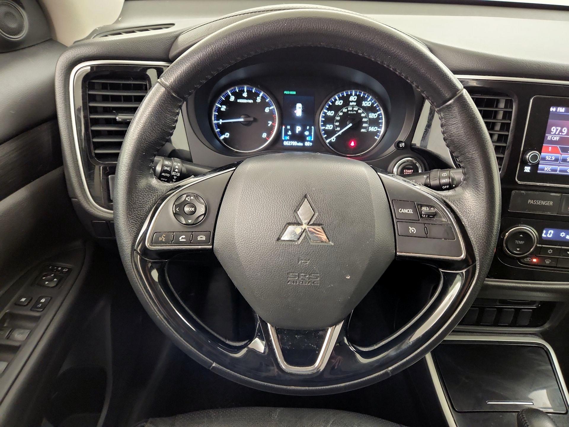 Thumbnail: 2017 Mitsubishi Outlander - 10