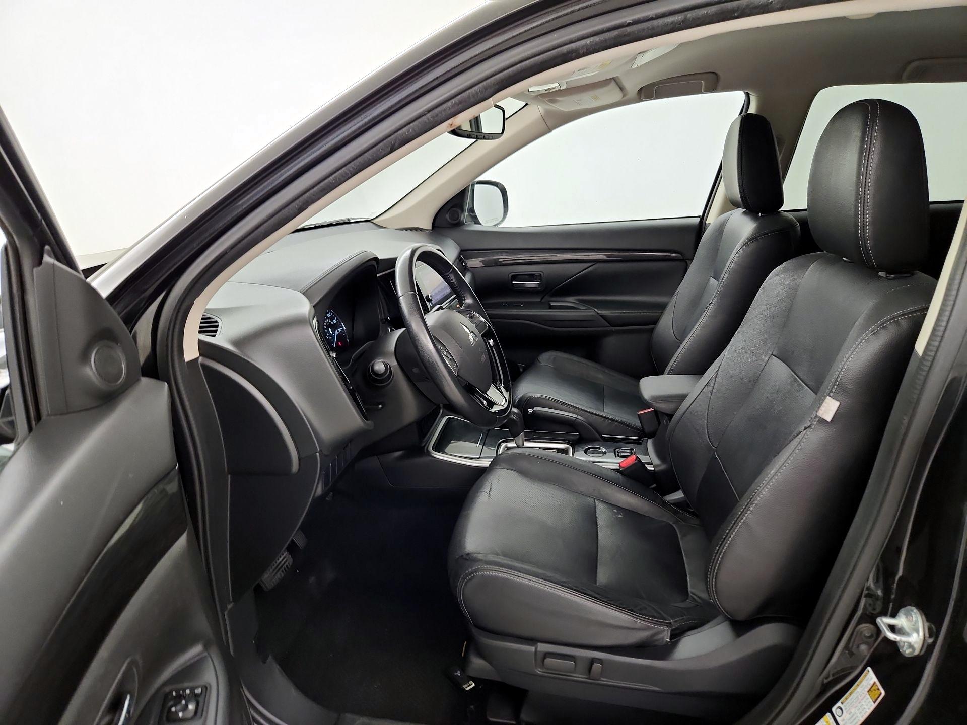 Thumbnail: 2017 Mitsubishi Outlander - 11