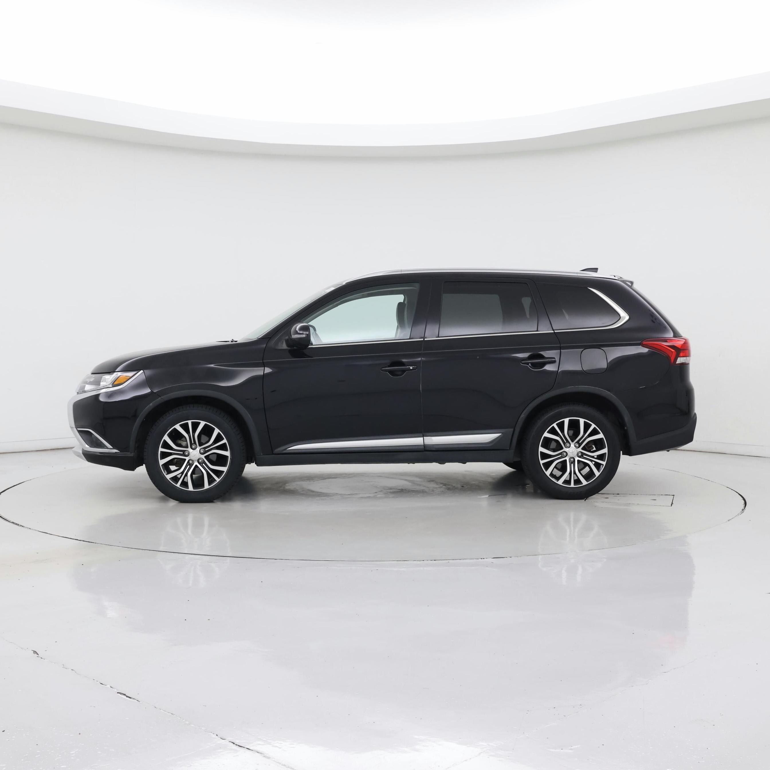 Thumbnail: 2017 Mitsubishi Outlander - 3