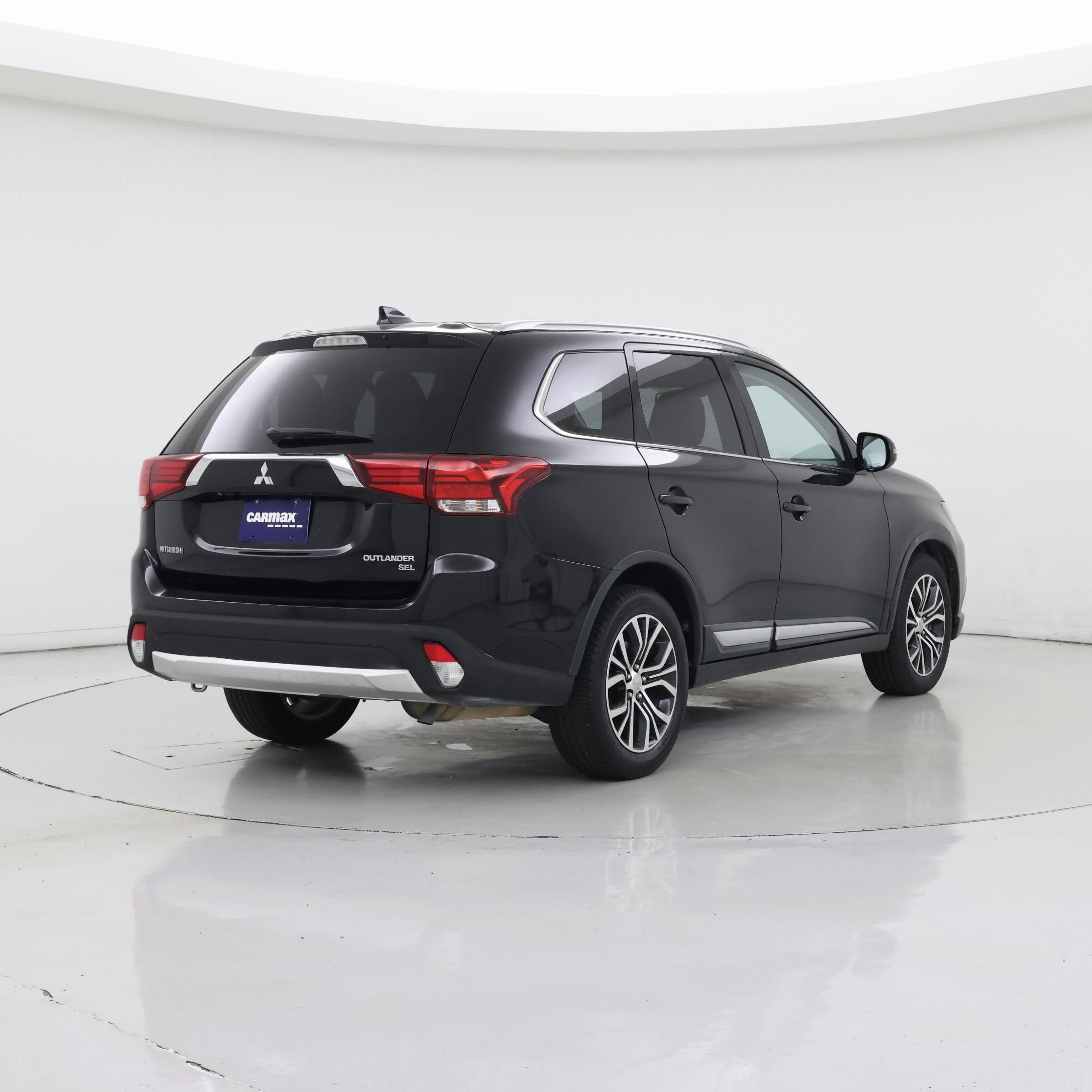 Thumbnail: 2017 Mitsubishi Outlander - 8