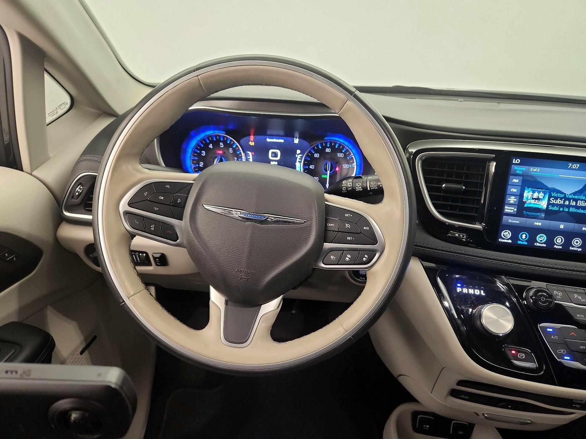 Thumbnail: 2019 Chrysler Pacifica - 10