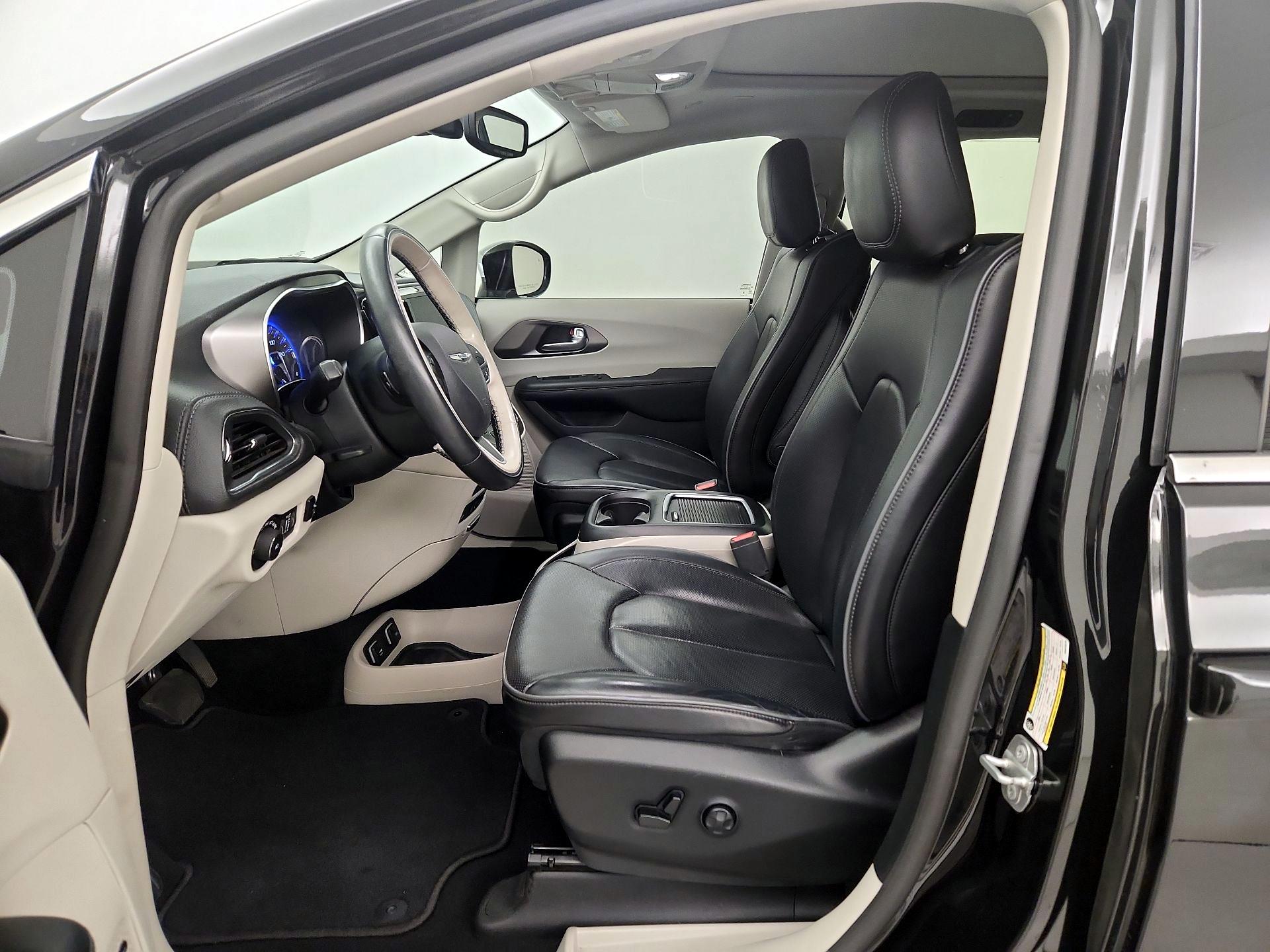 Thumbnail: 2019 Chrysler Pacifica - 11