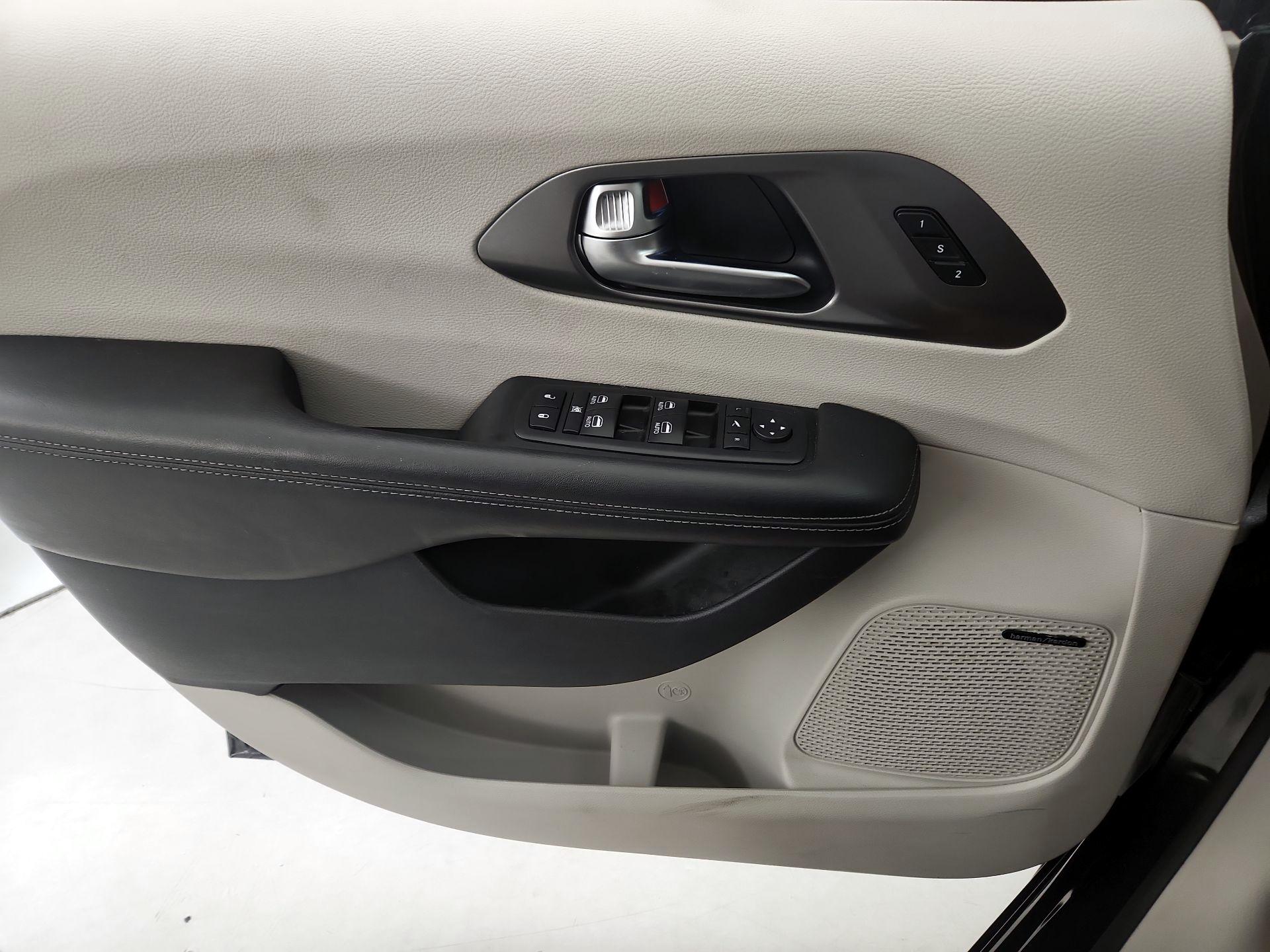 Thumbnail: 2019 Chrysler Pacifica - 12