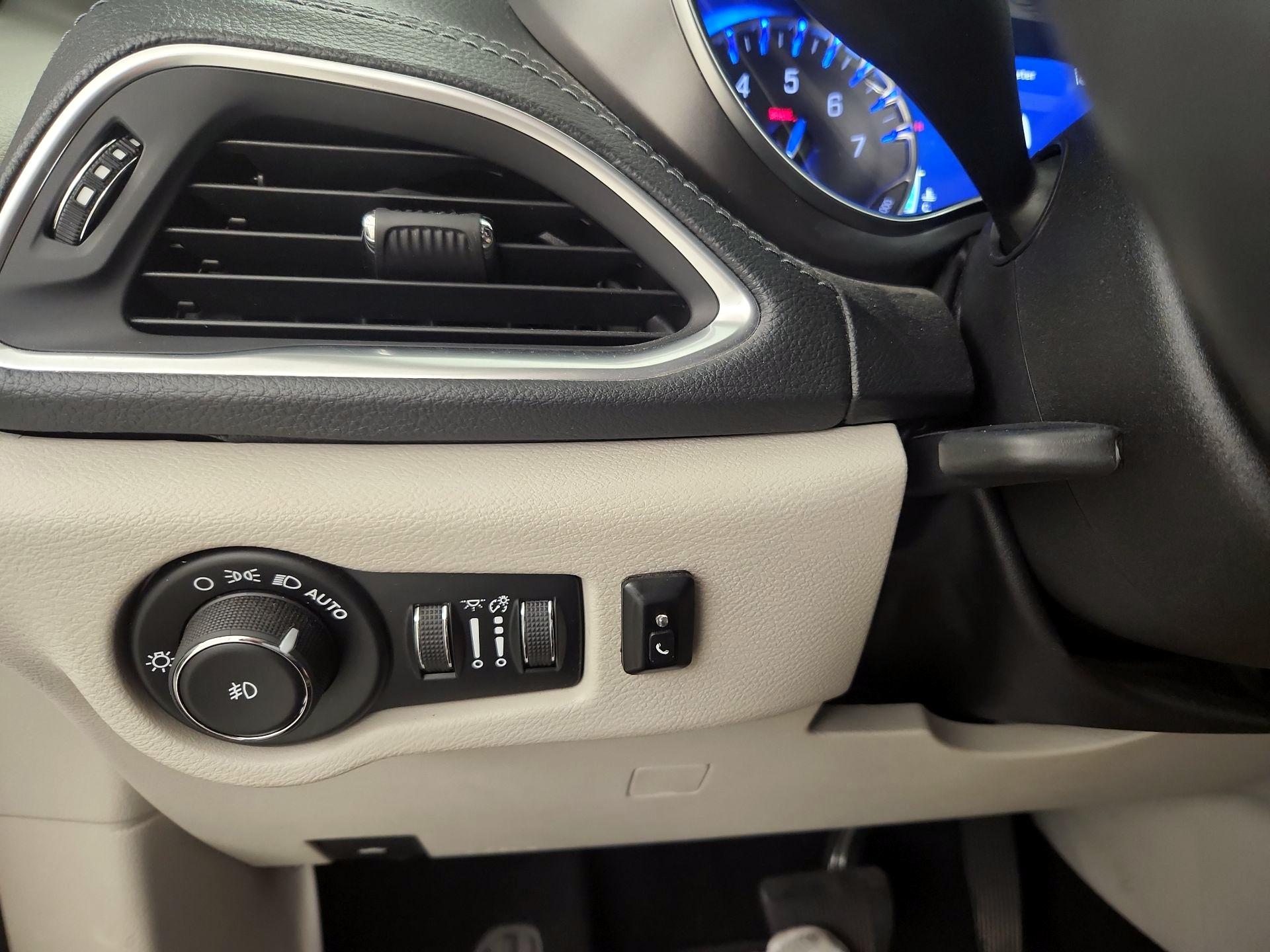 Thumbnail: 2019 Chrysler Pacifica - 13