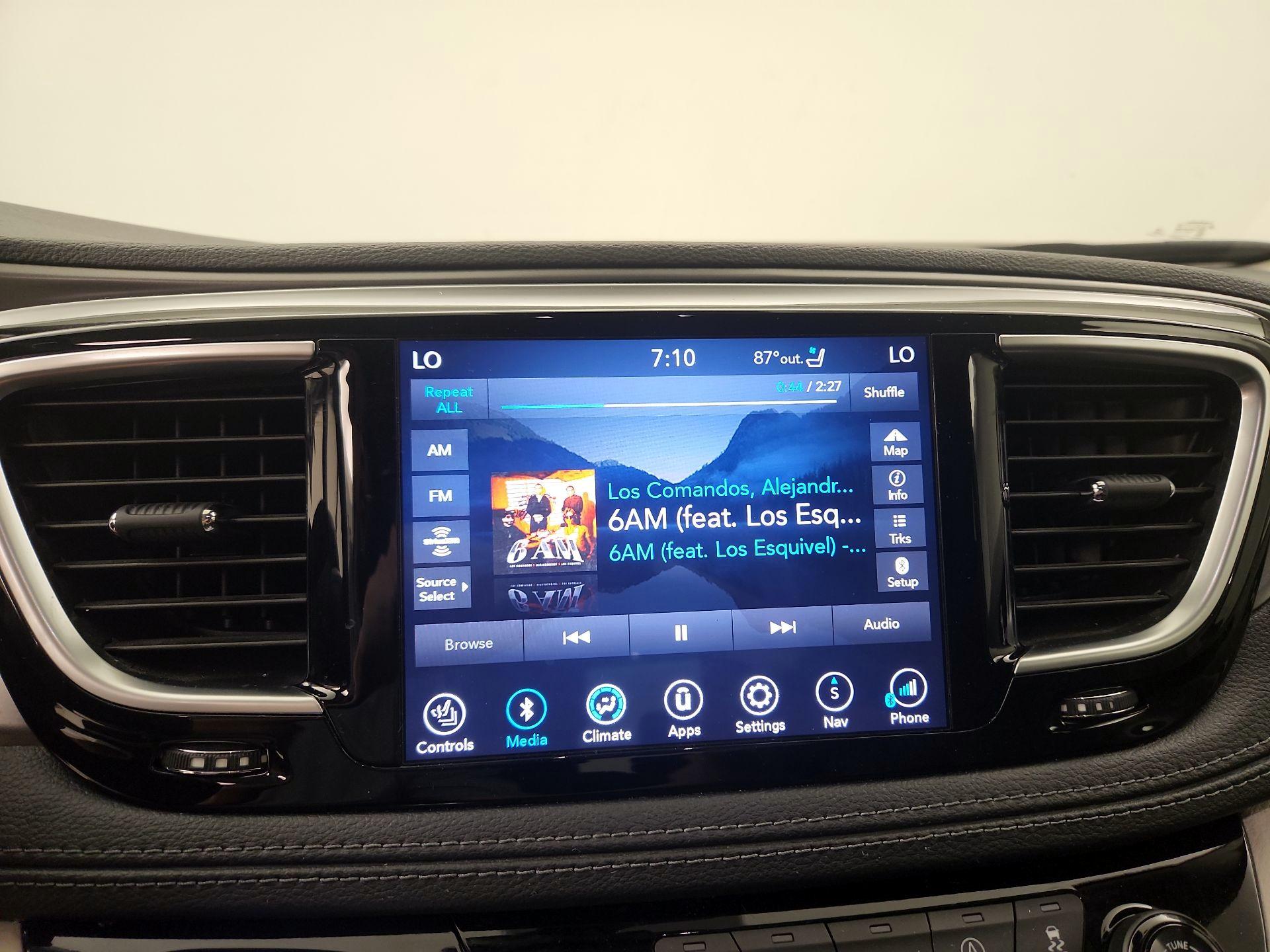 Thumbnail: 2019 Chrysler Pacifica - 15