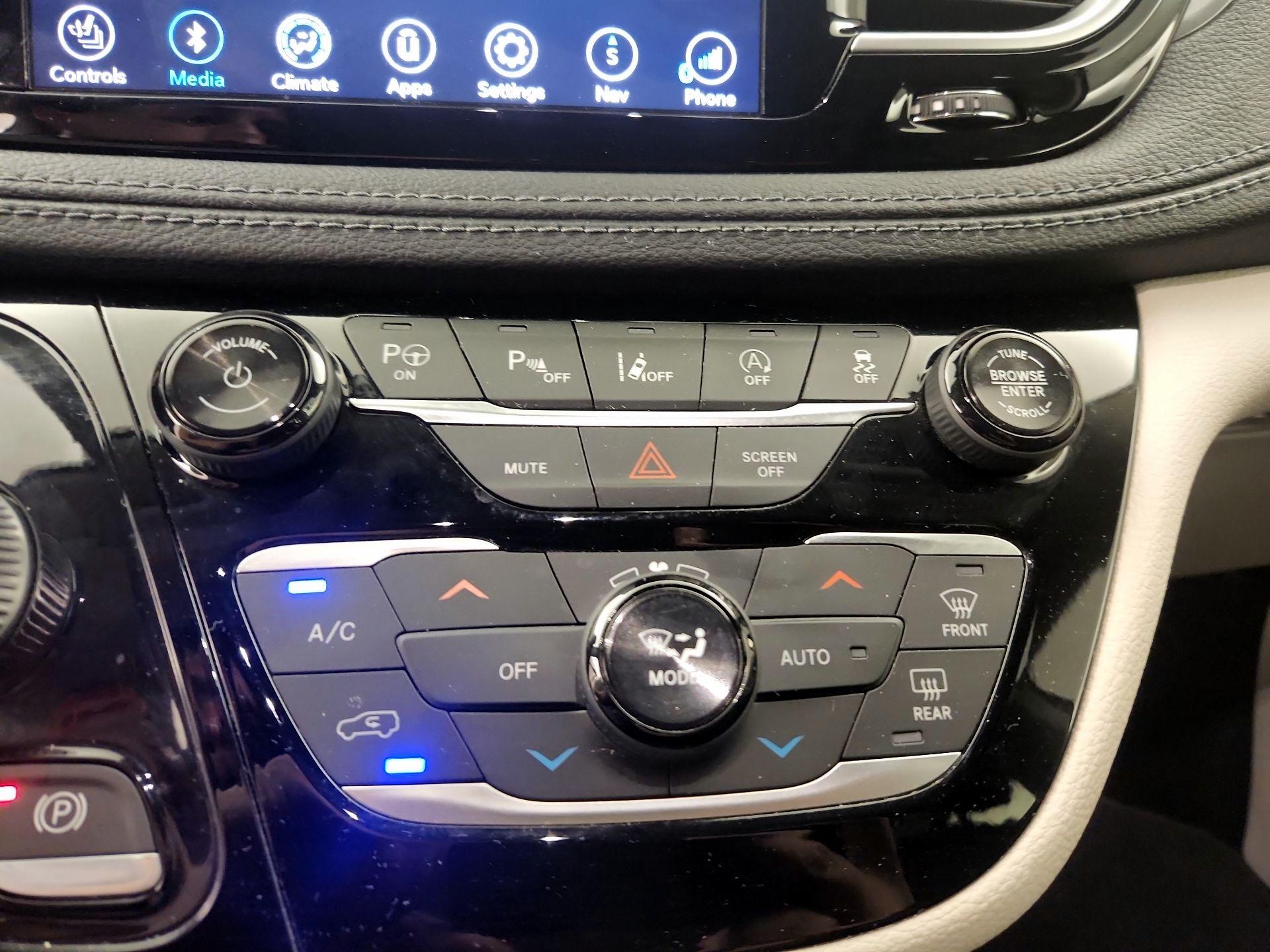 Thumbnail: 2019 Chrysler Pacifica - 16