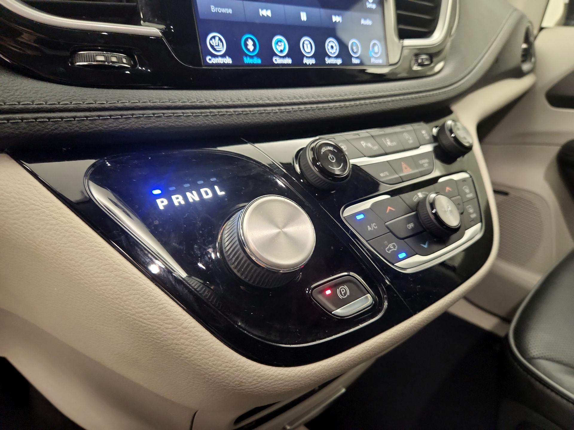 Thumbnail: 2019 Chrysler Pacifica - 17