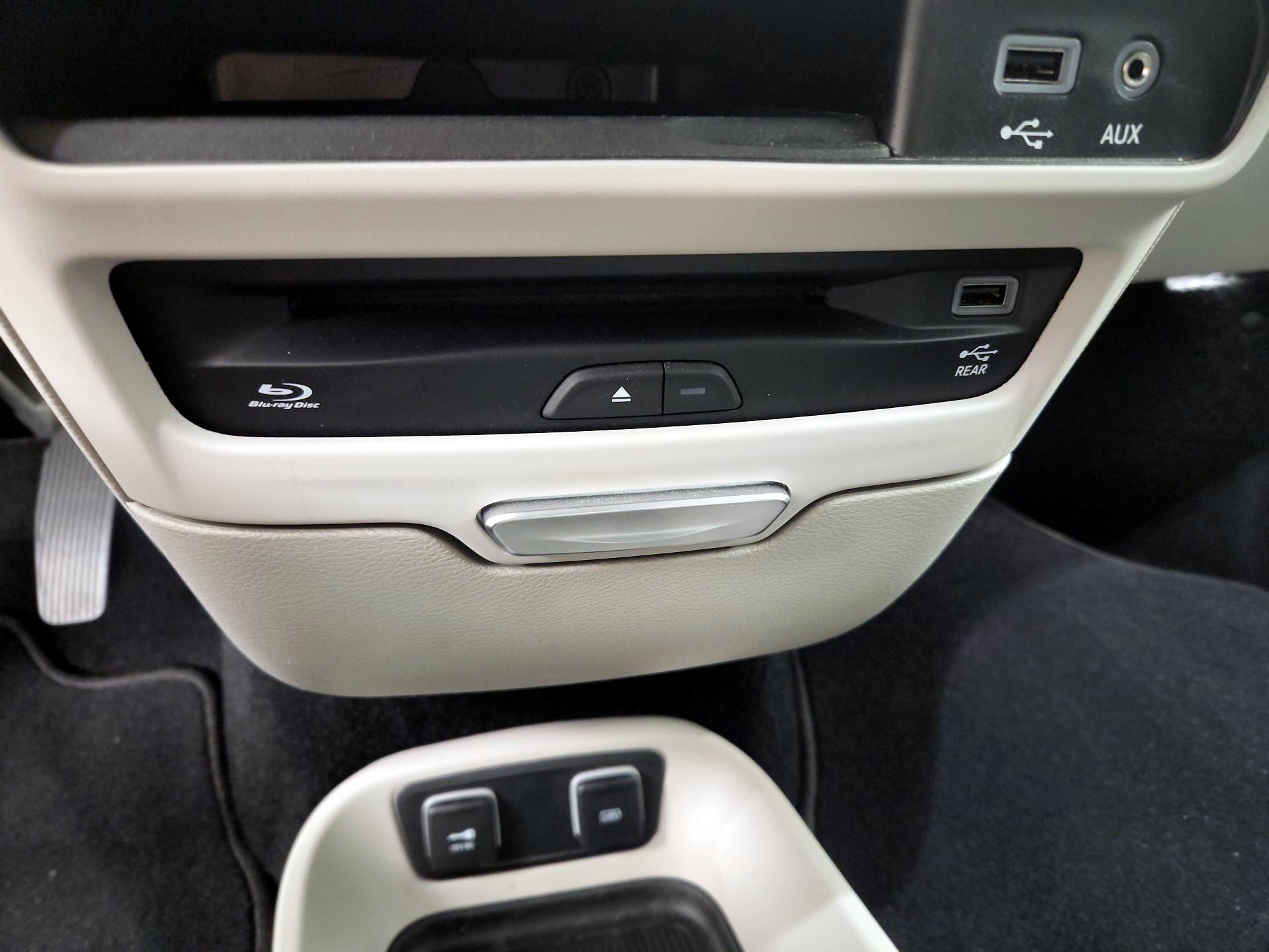 Thumbnail: 2019 Chrysler Pacifica - 18