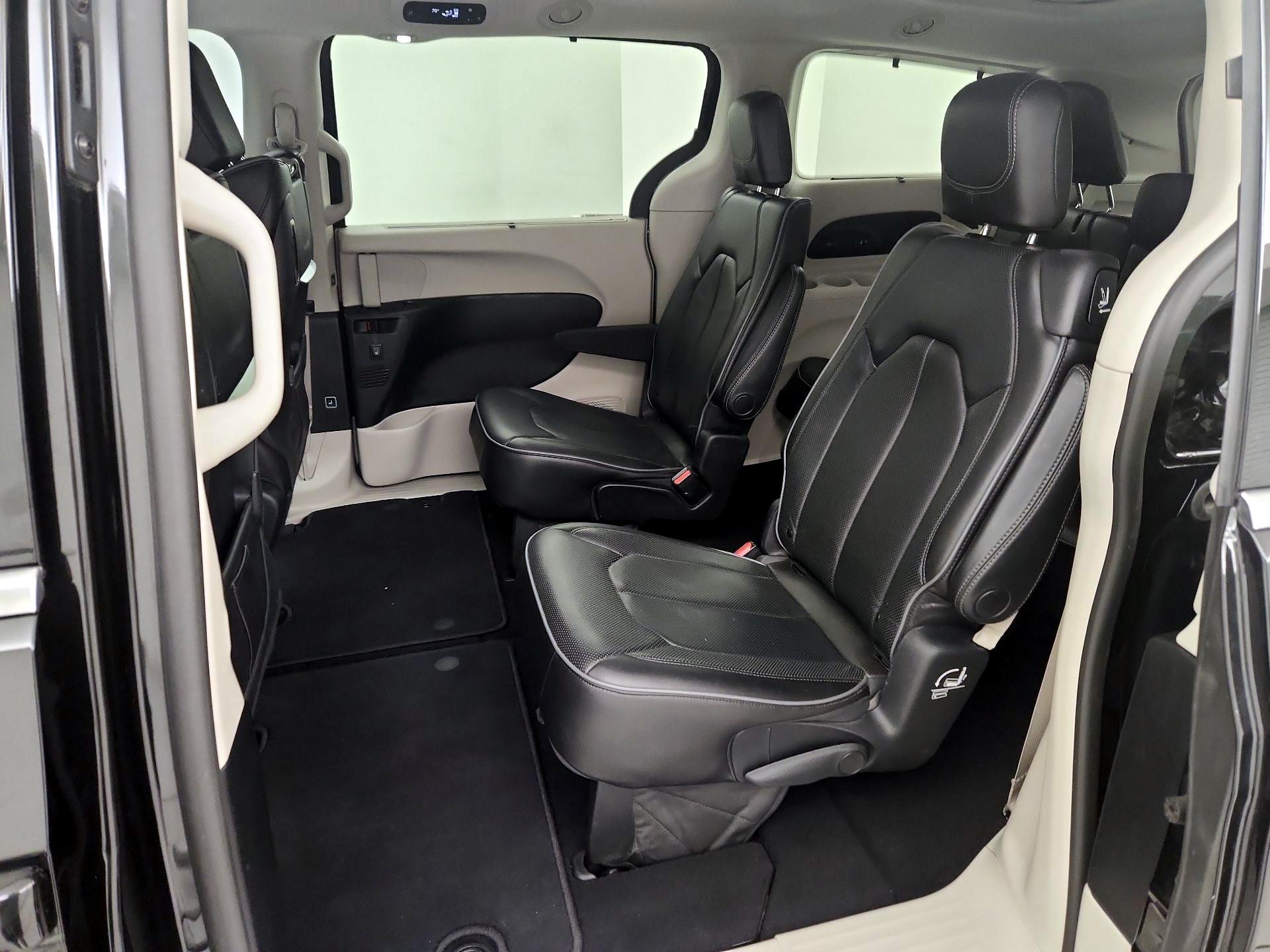 Thumbnail: 2019 Chrysler Pacifica - 19