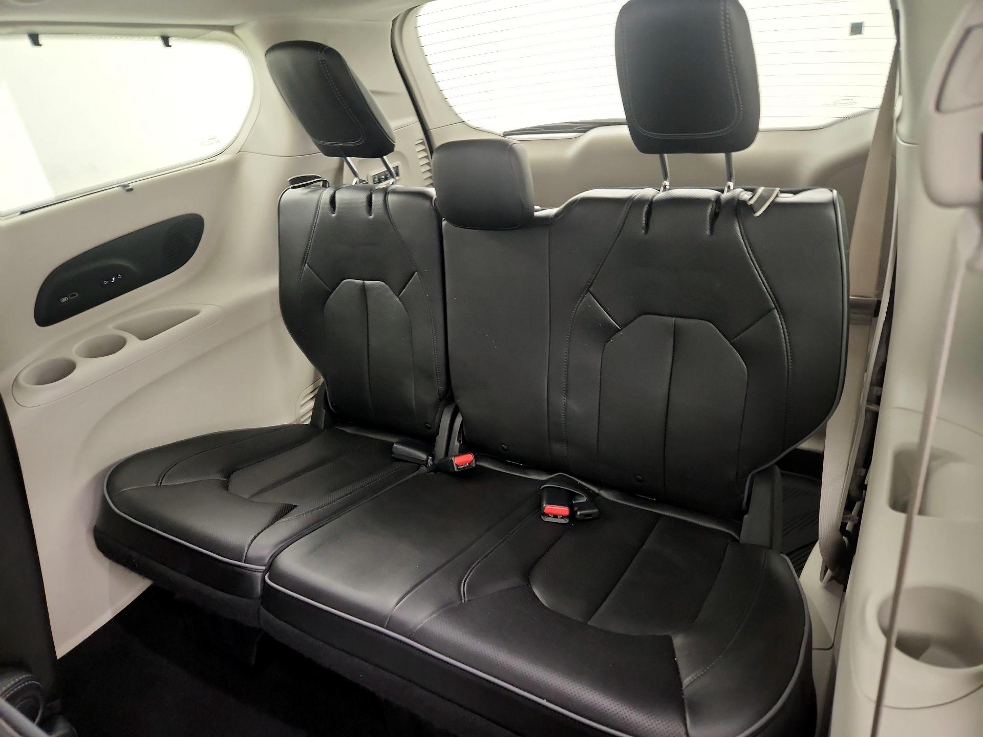 Thumbnail: 2019 Chrysler Pacifica - 20
