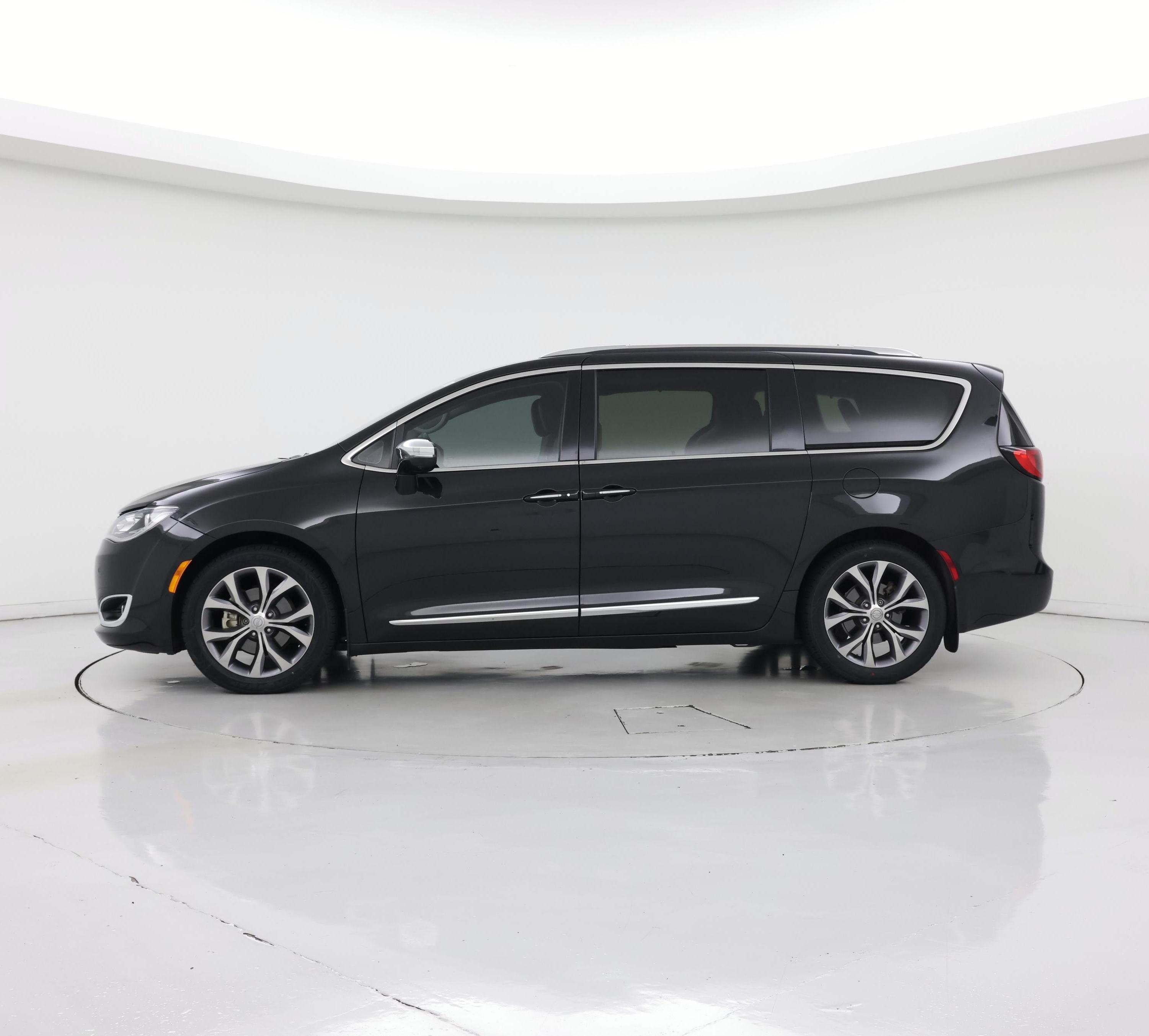 Thumbnail: 2019 Chrysler Pacifica - 3