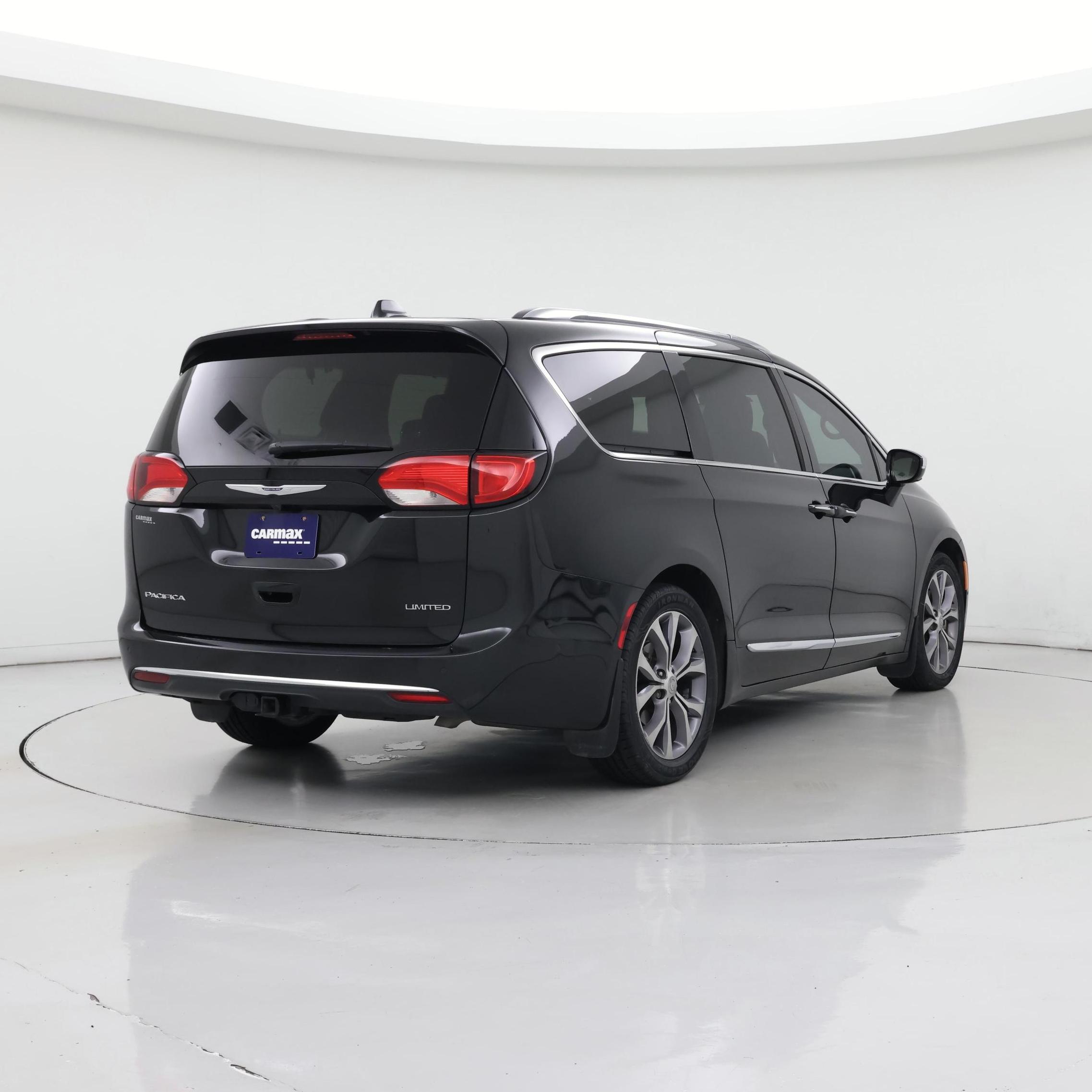 Thumbnail: 2019 Chrysler Pacifica - 8