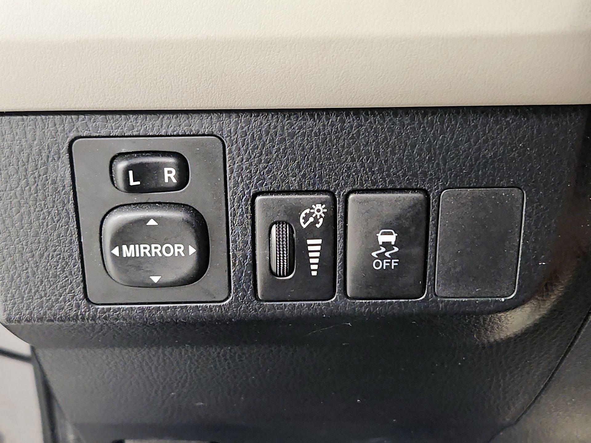 Thumbnail: 2014 Toyota RAV4 - 13