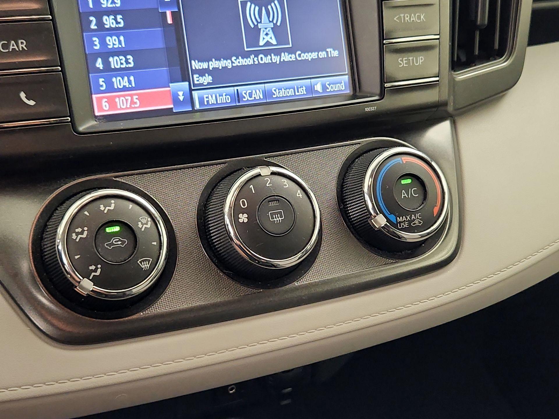 Thumbnail: 2014 Toyota RAV4 - 16