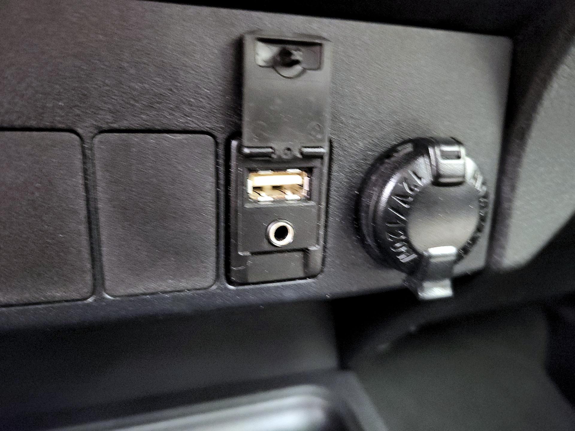 Thumbnail: 2014 Toyota RAV4 - 18