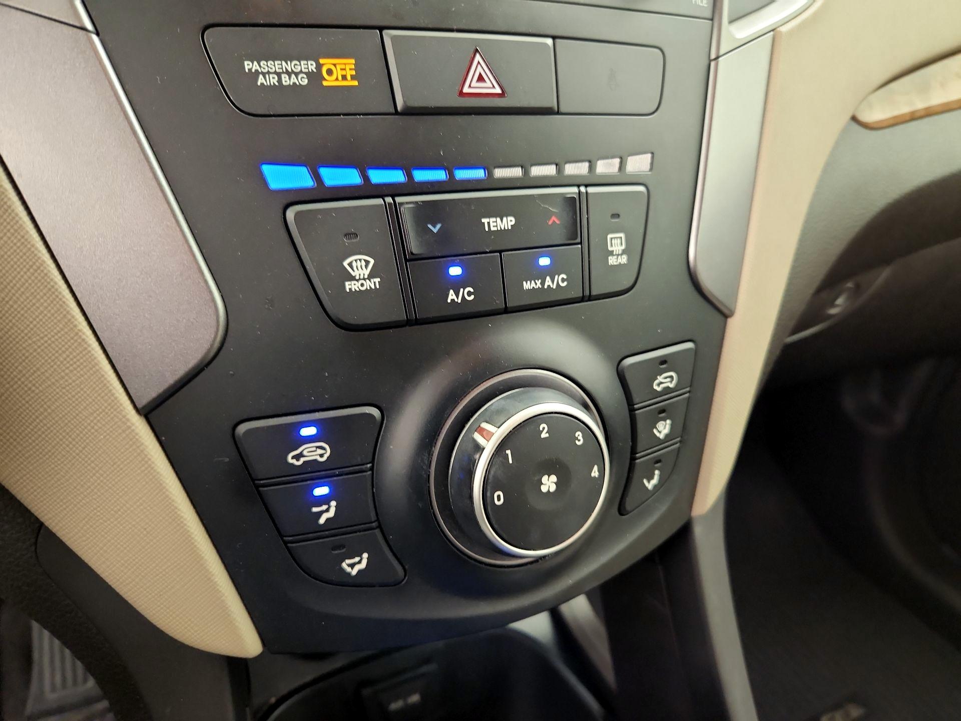 Thumbnail: 2015 Hyundai Santa Fe - 15