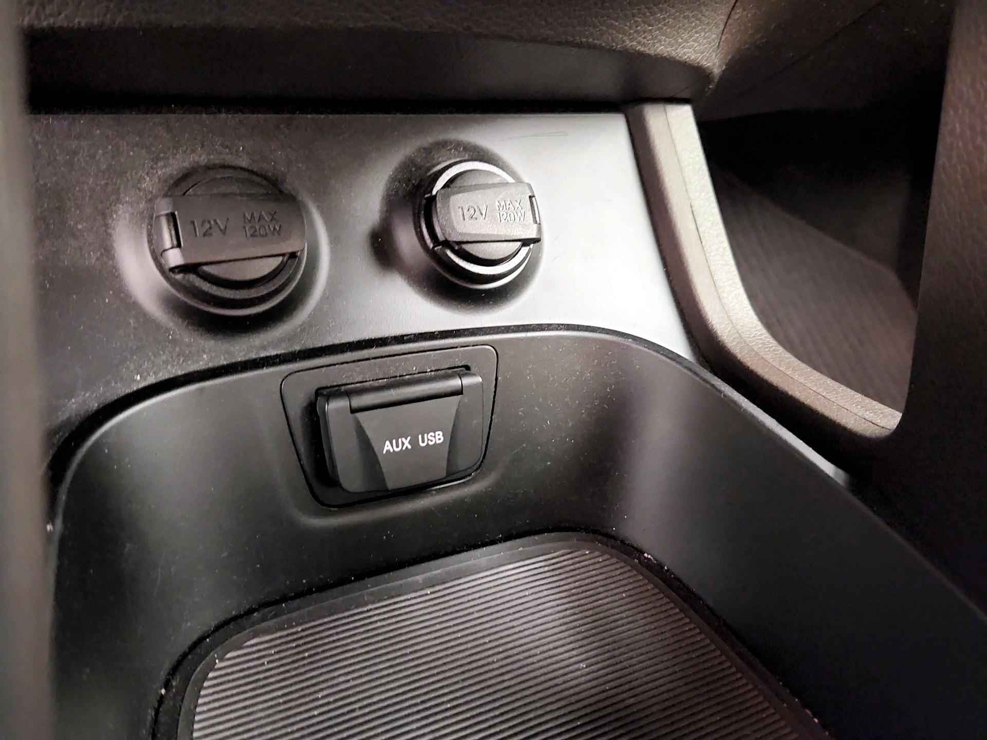 Thumbnail: 2015 Hyundai Santa Fe - 17