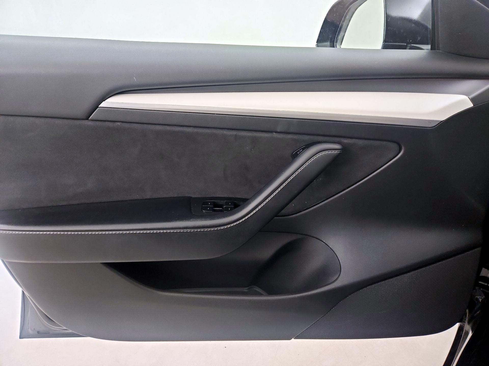 Thumbnail: 2021 Tesla Model 3 - 12