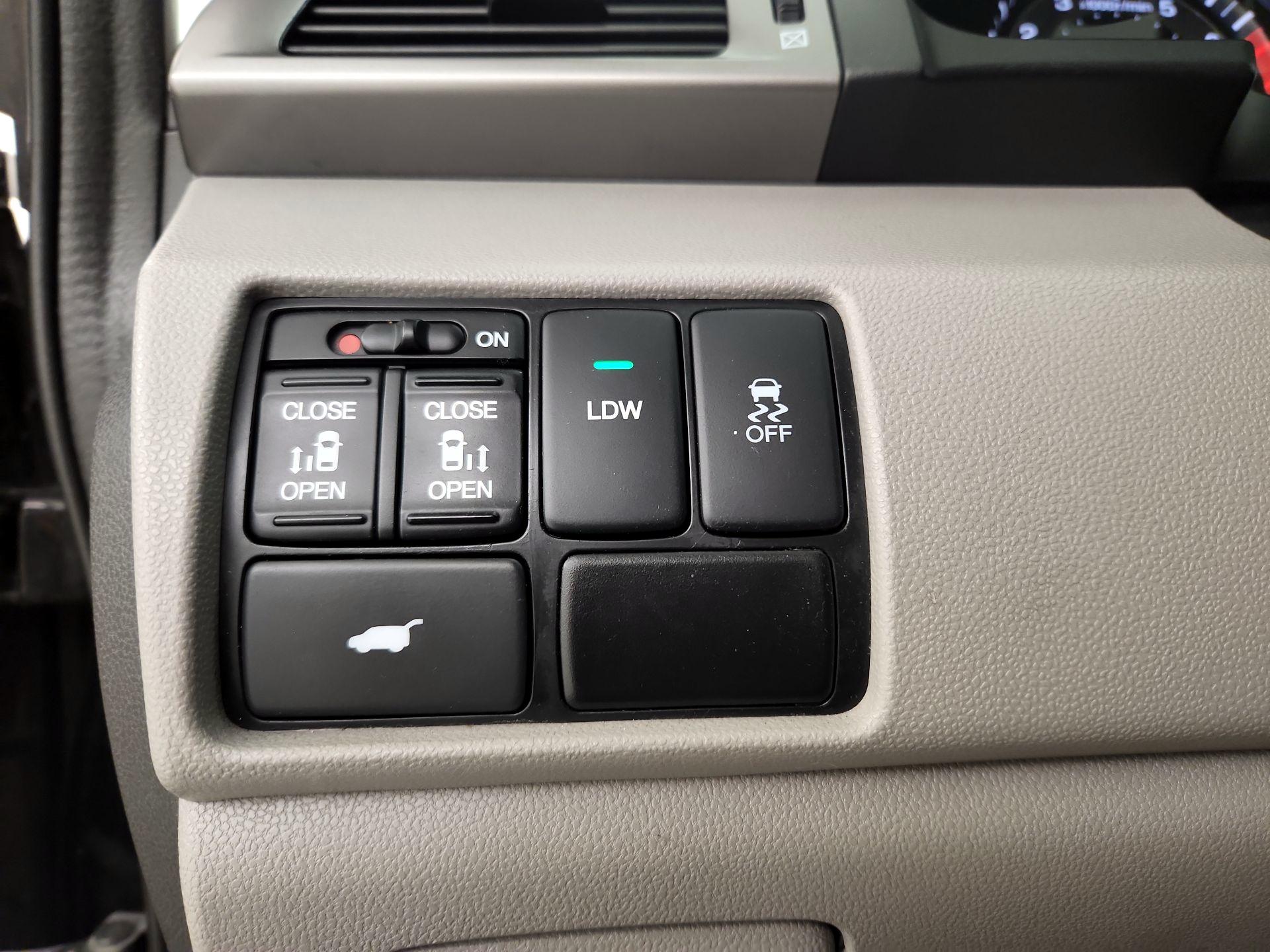 Thumbnail: 2015 Honda Odyssey - 13