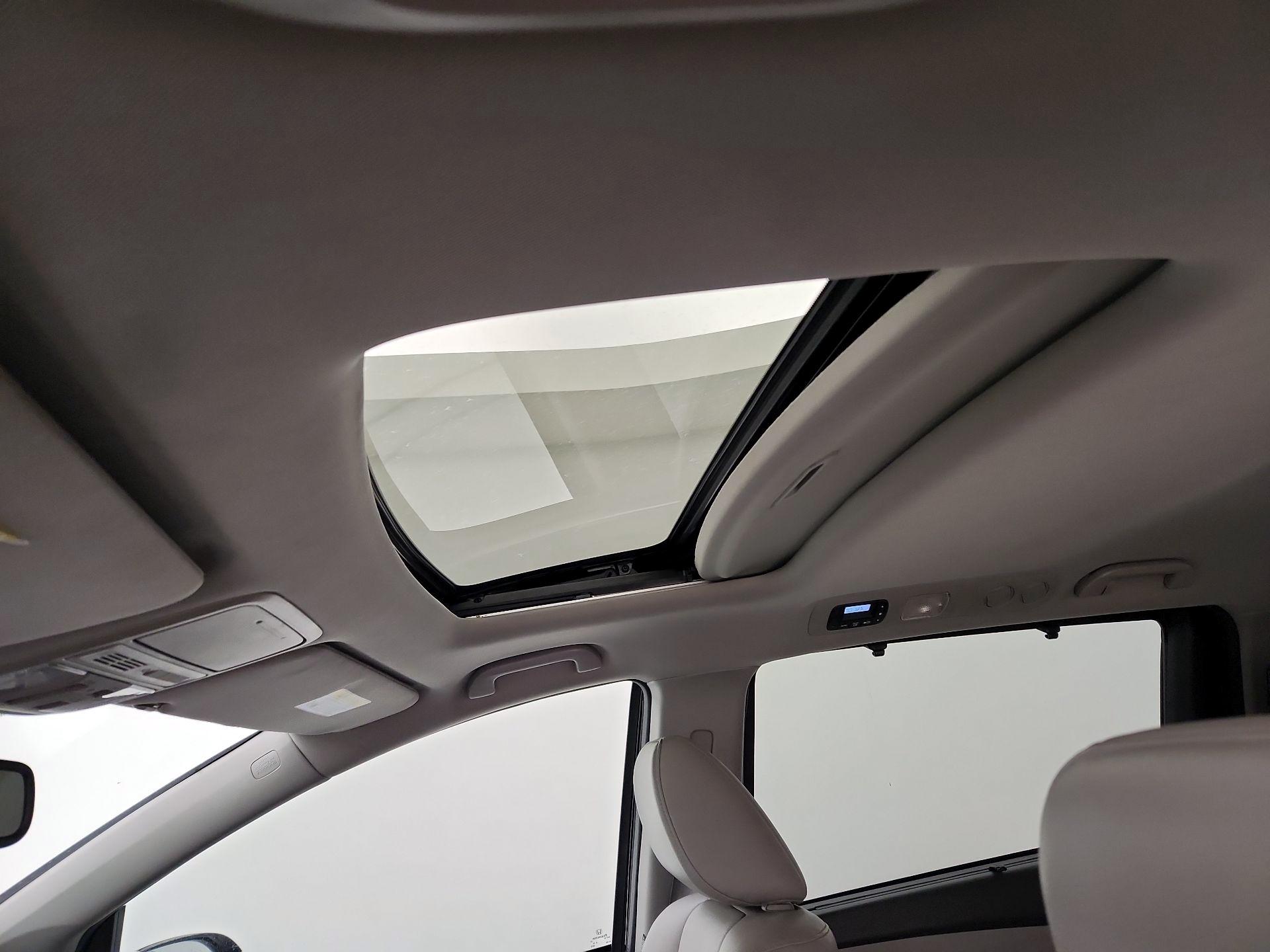 Thumbnail: 2015 Honda Odyssey - 19