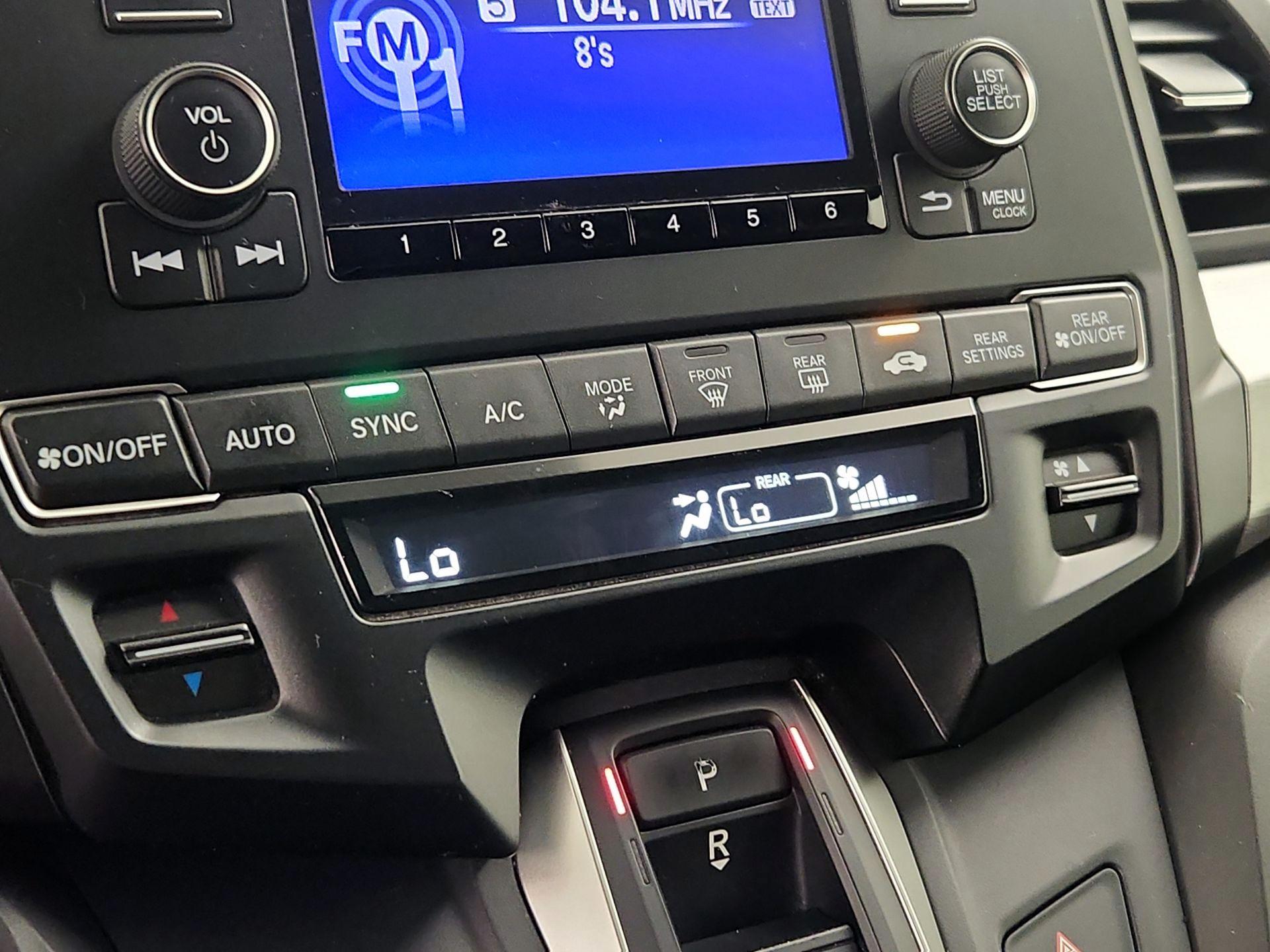 Thumbnail: 2019 Honda Odyssey - 16