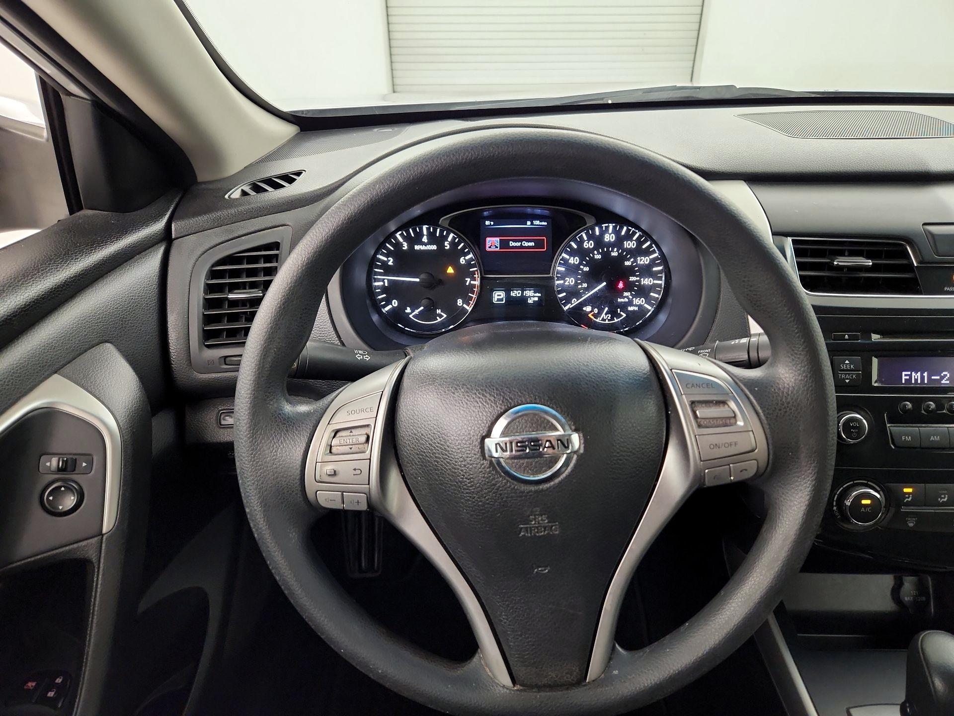 Thumbnail: 2015 Nissan Altima - 10