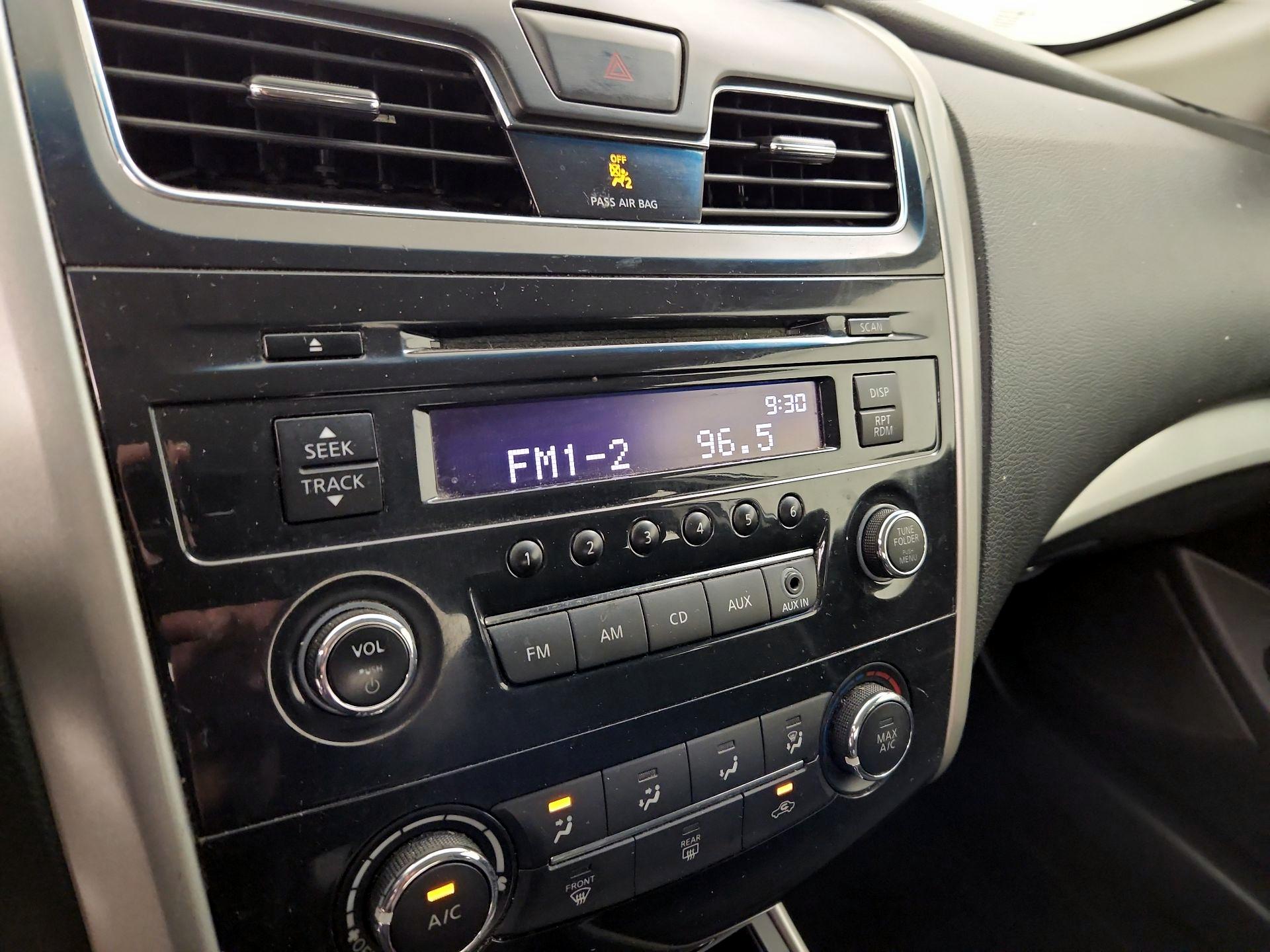 Thumbnail: 2015 Nissan Altima - 14