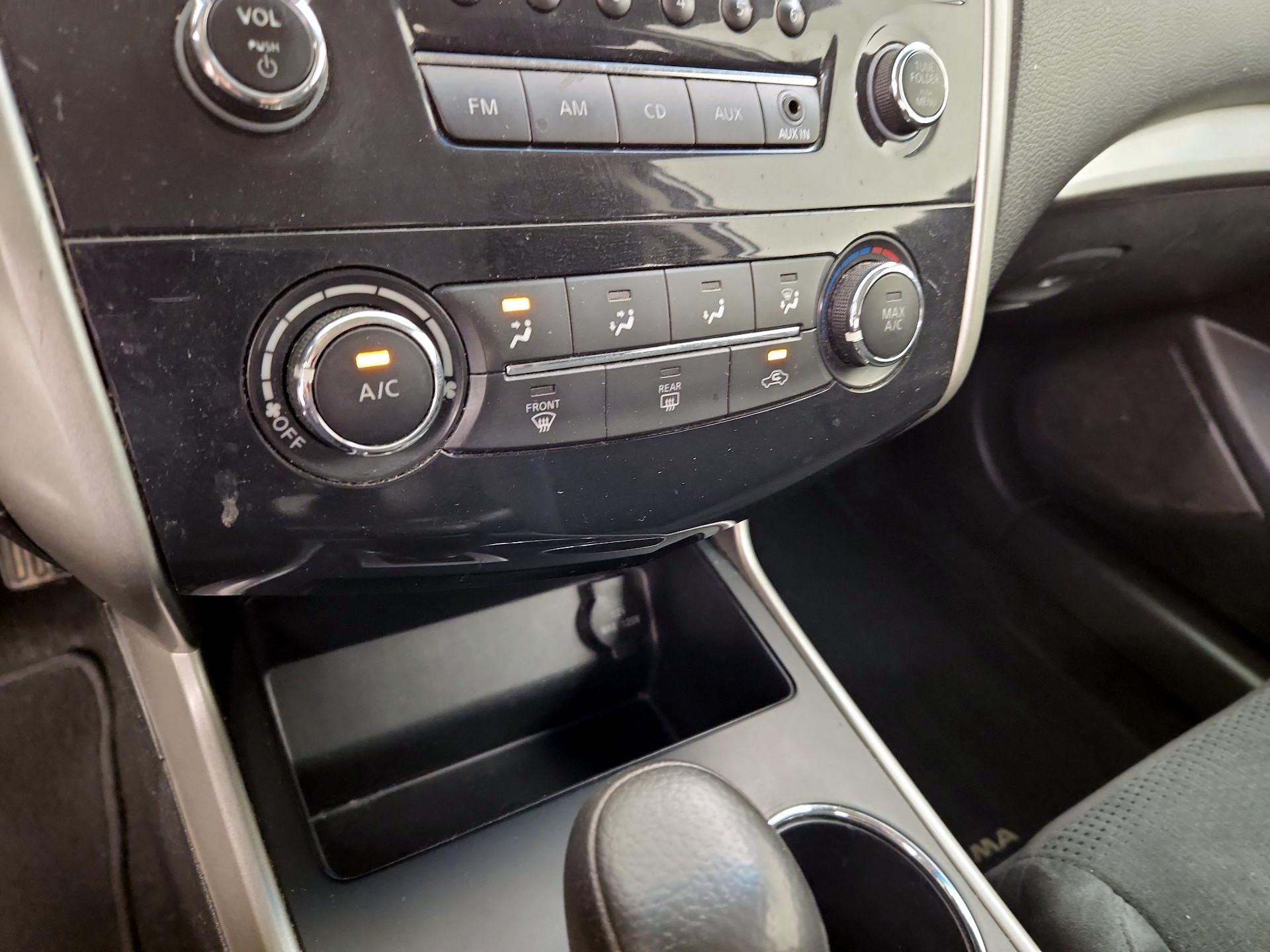 Thumbnail: 2015 Nissan Altima - 15