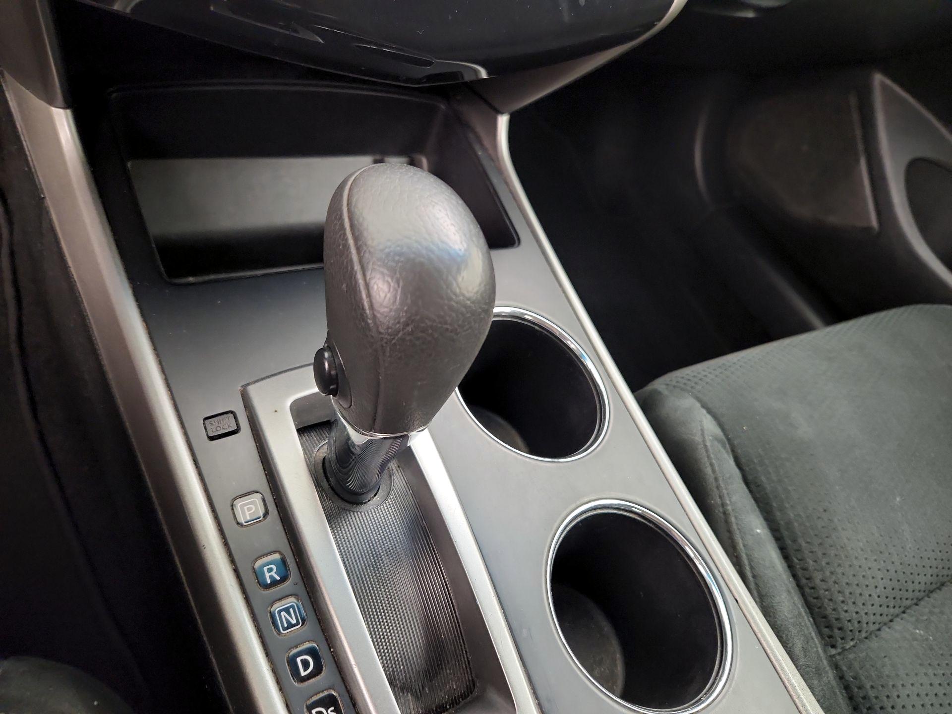 Thumbnail: 2015 Nissan Altima - 16