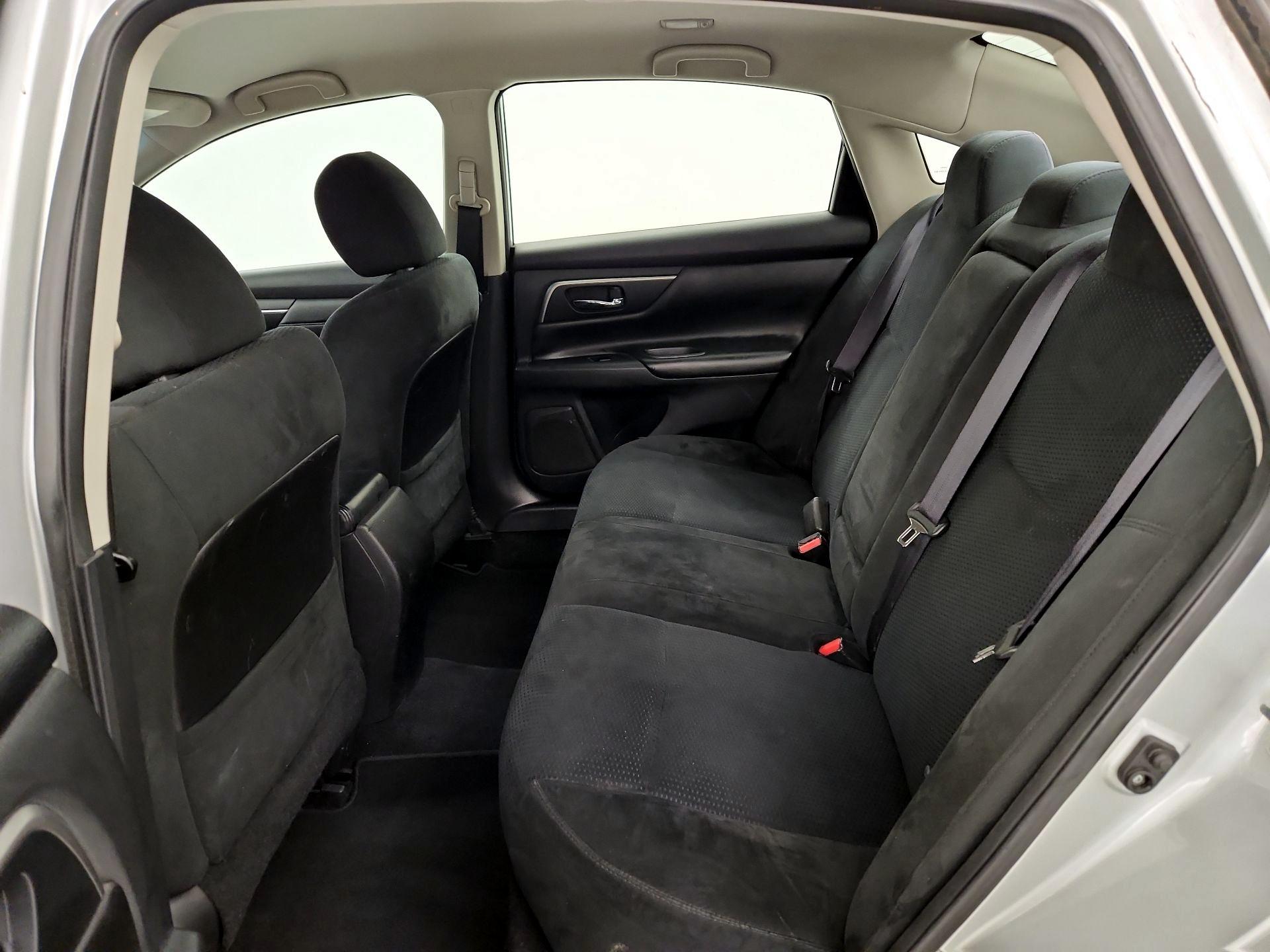 Thumbnail: 2015 Nissan Altima - 18